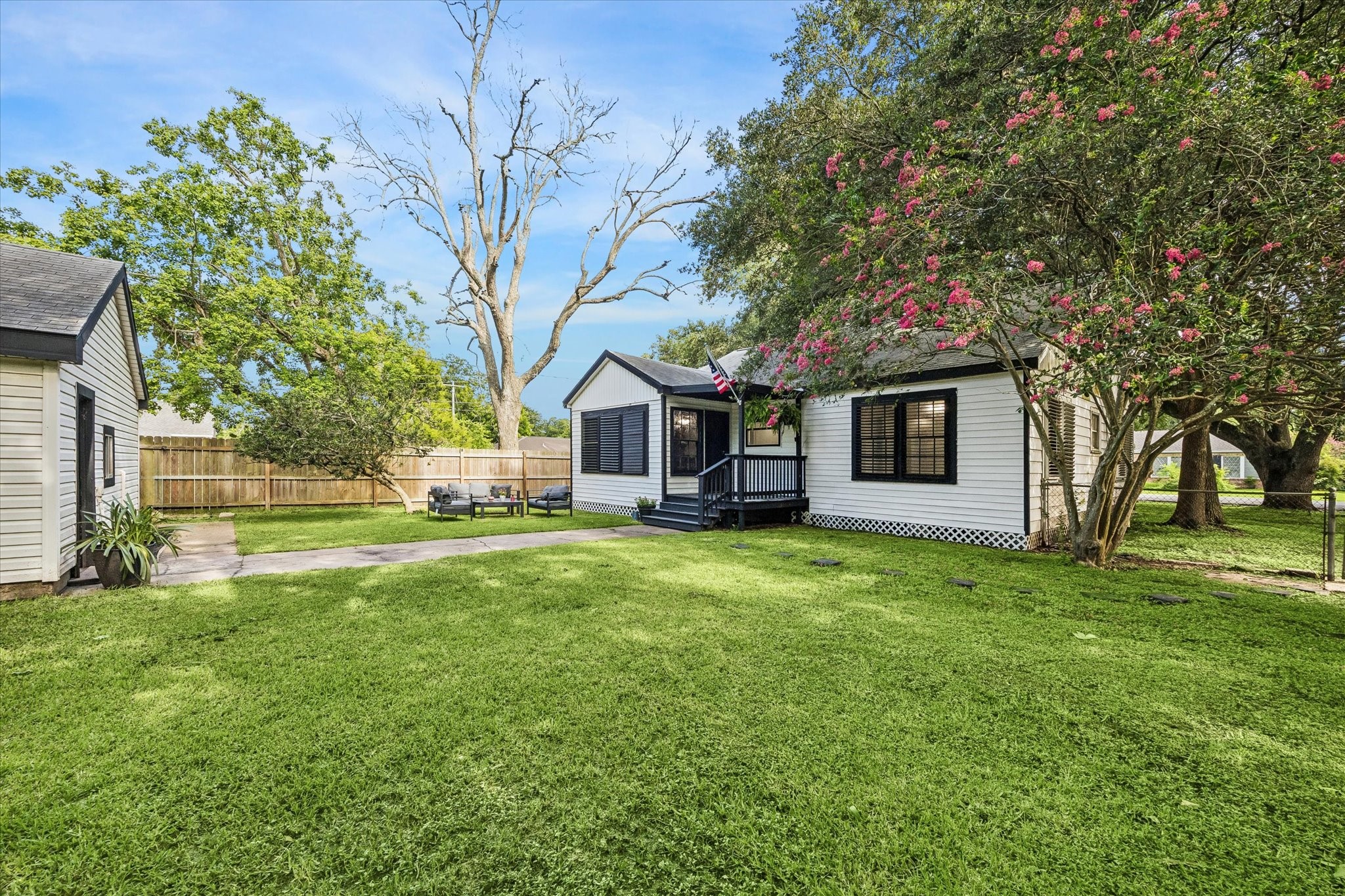 2423 Meadow Lane Property Photo 13