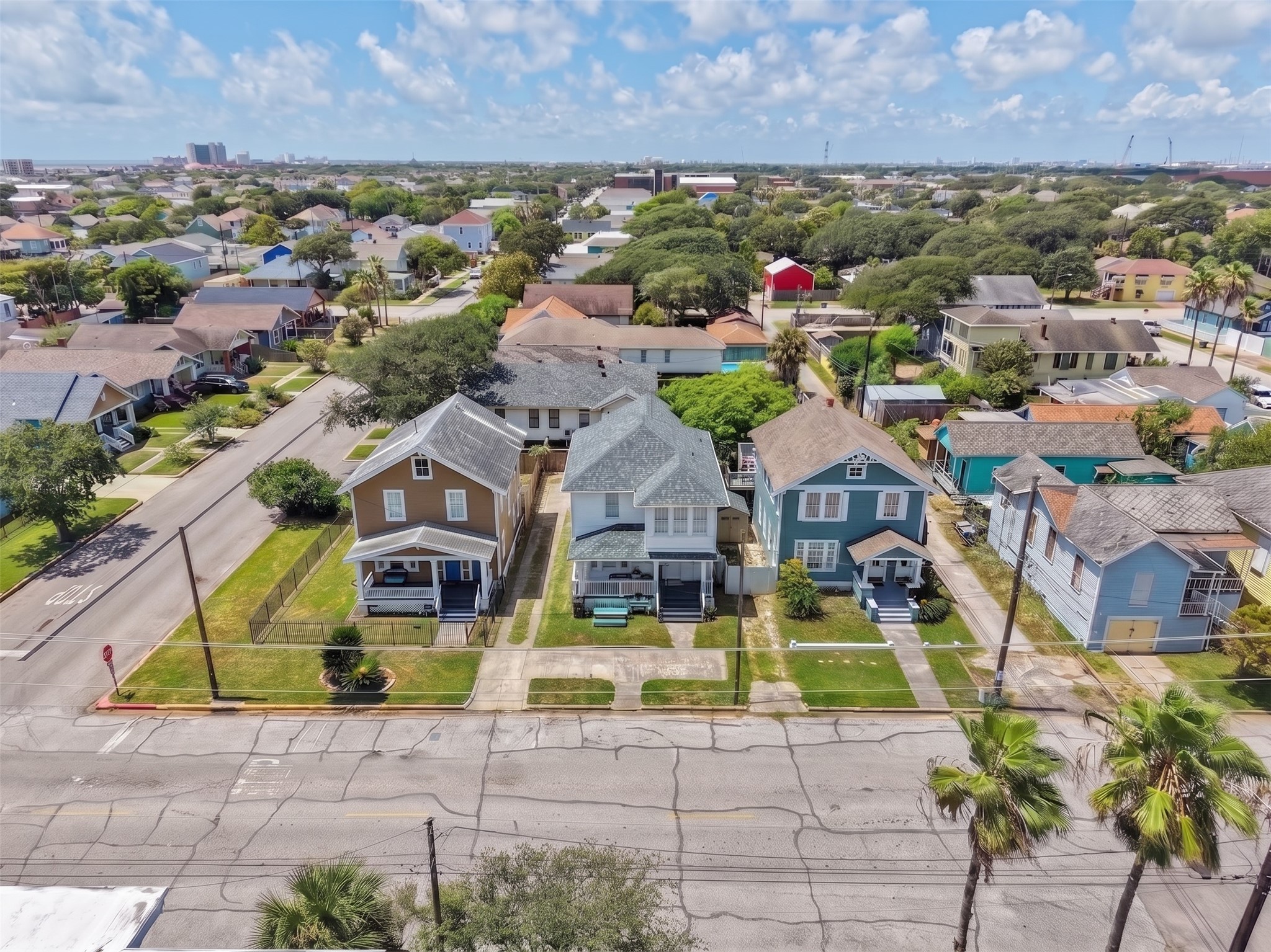 2221 35th Street Property Photo 1