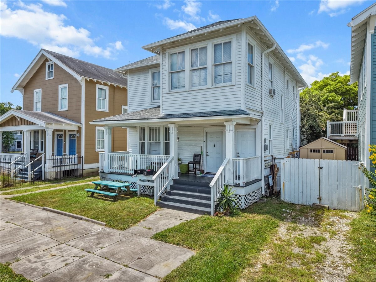 2221 35th Street Property Photo 5