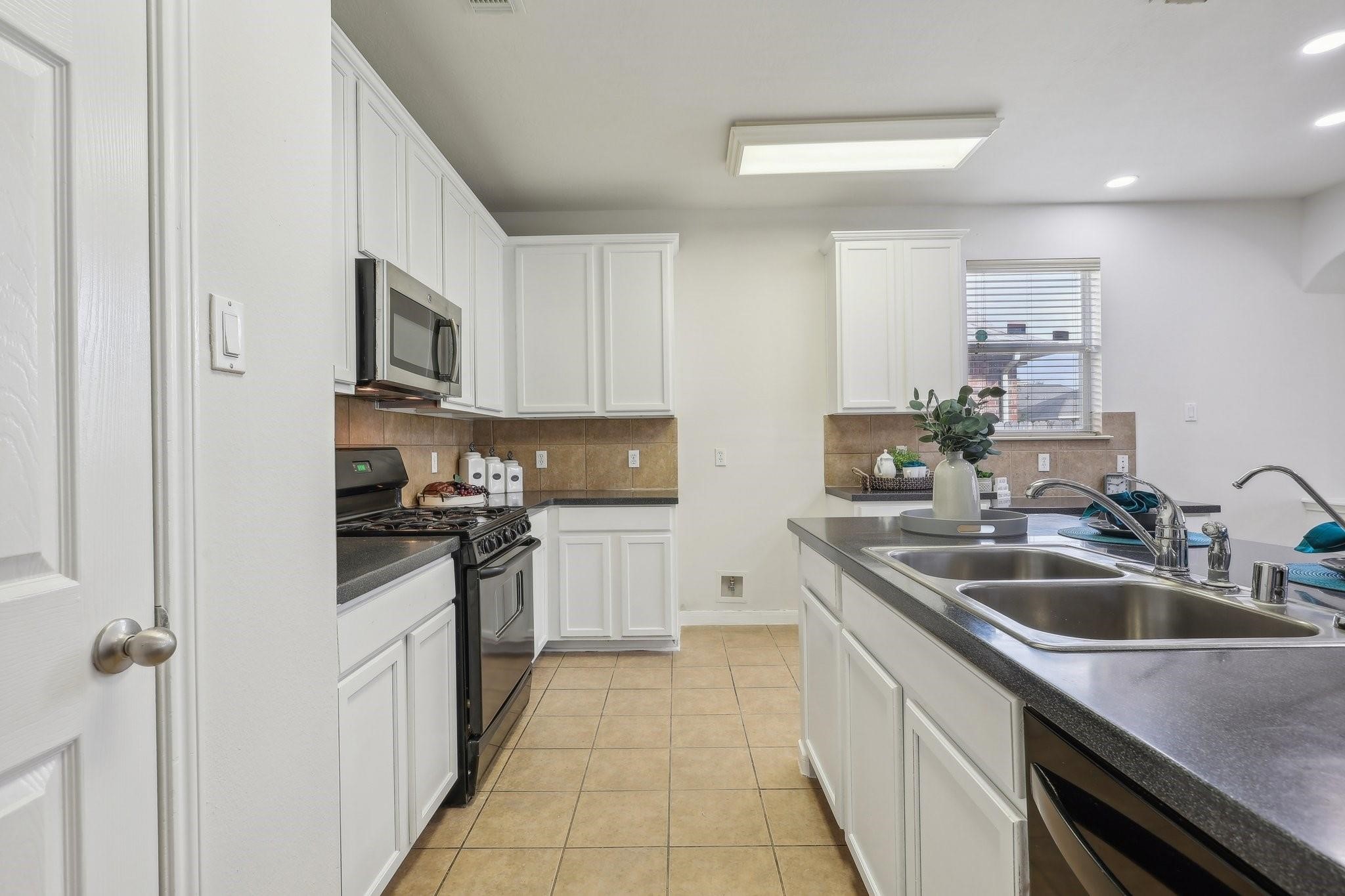 6331 Virginia Fields Drive Property Photo 10