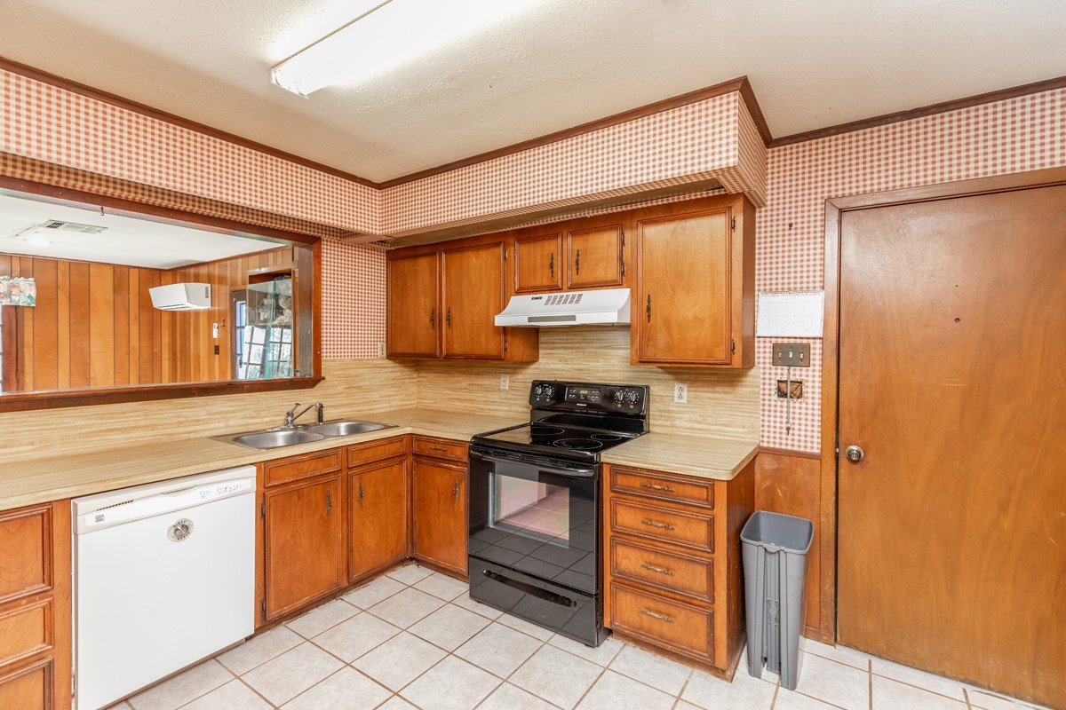 1035 Palermo Drive Property Photo 7