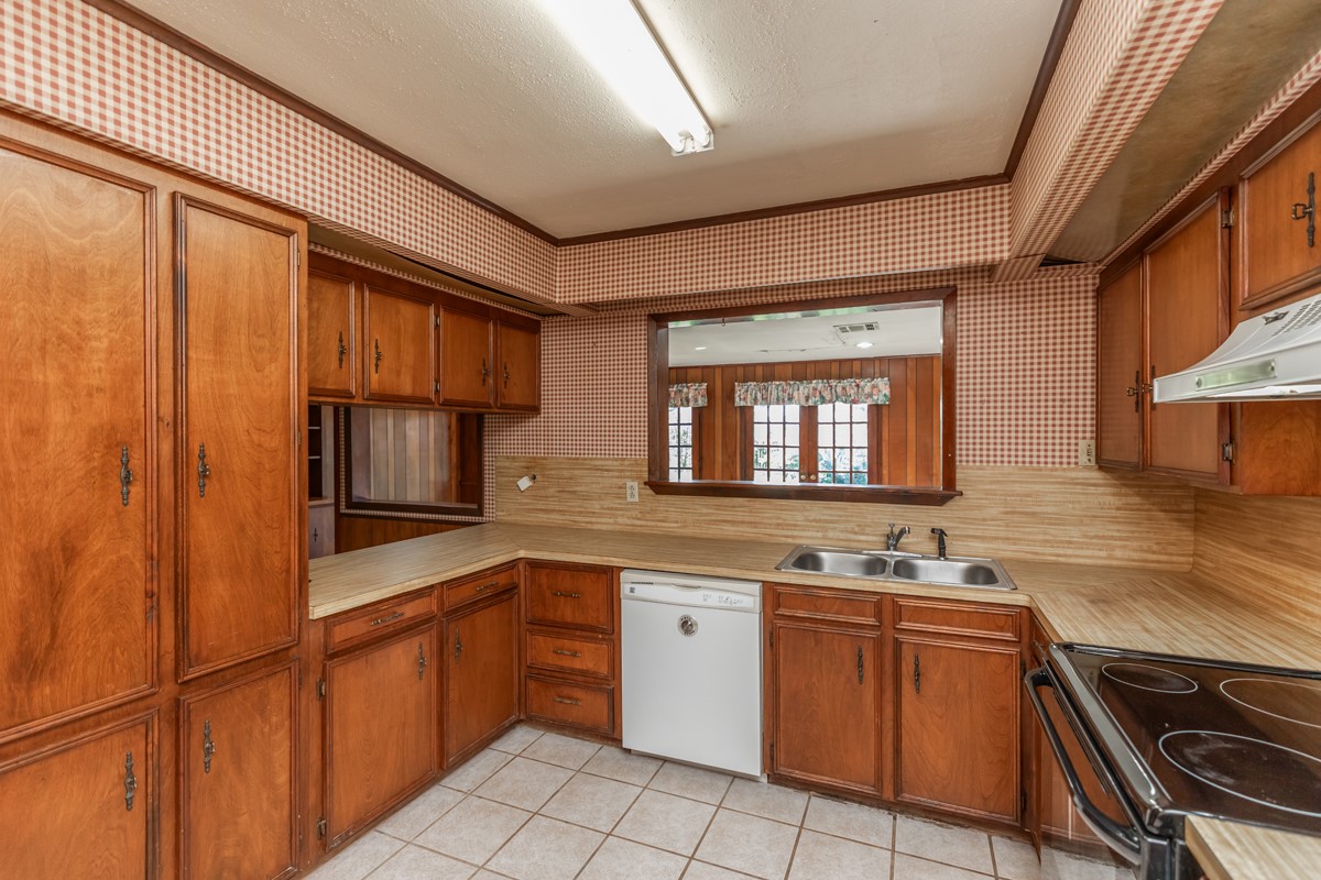 1035 Palermo Drive Property Photo 8