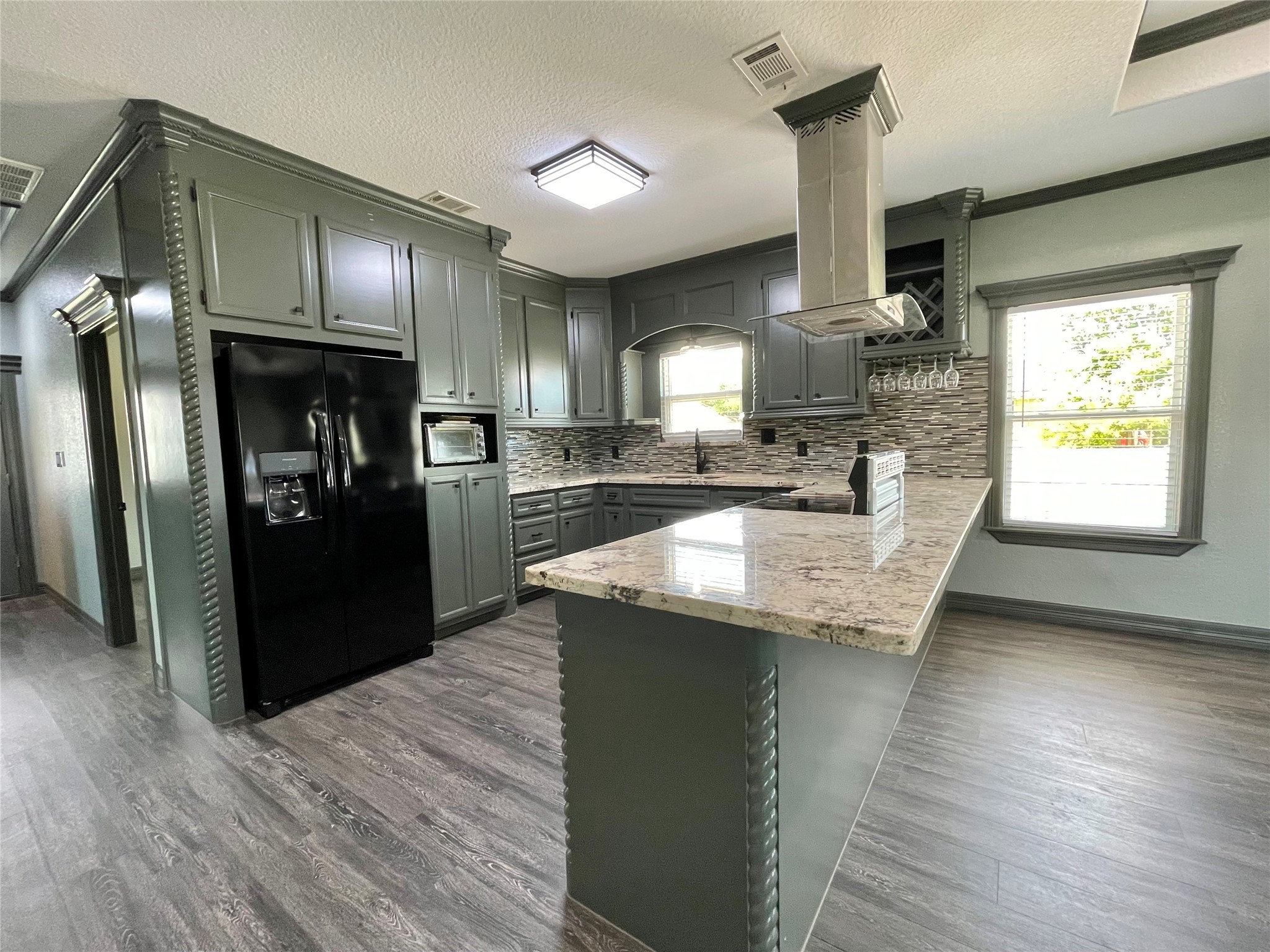 517 S Avenue G Property Photo 5