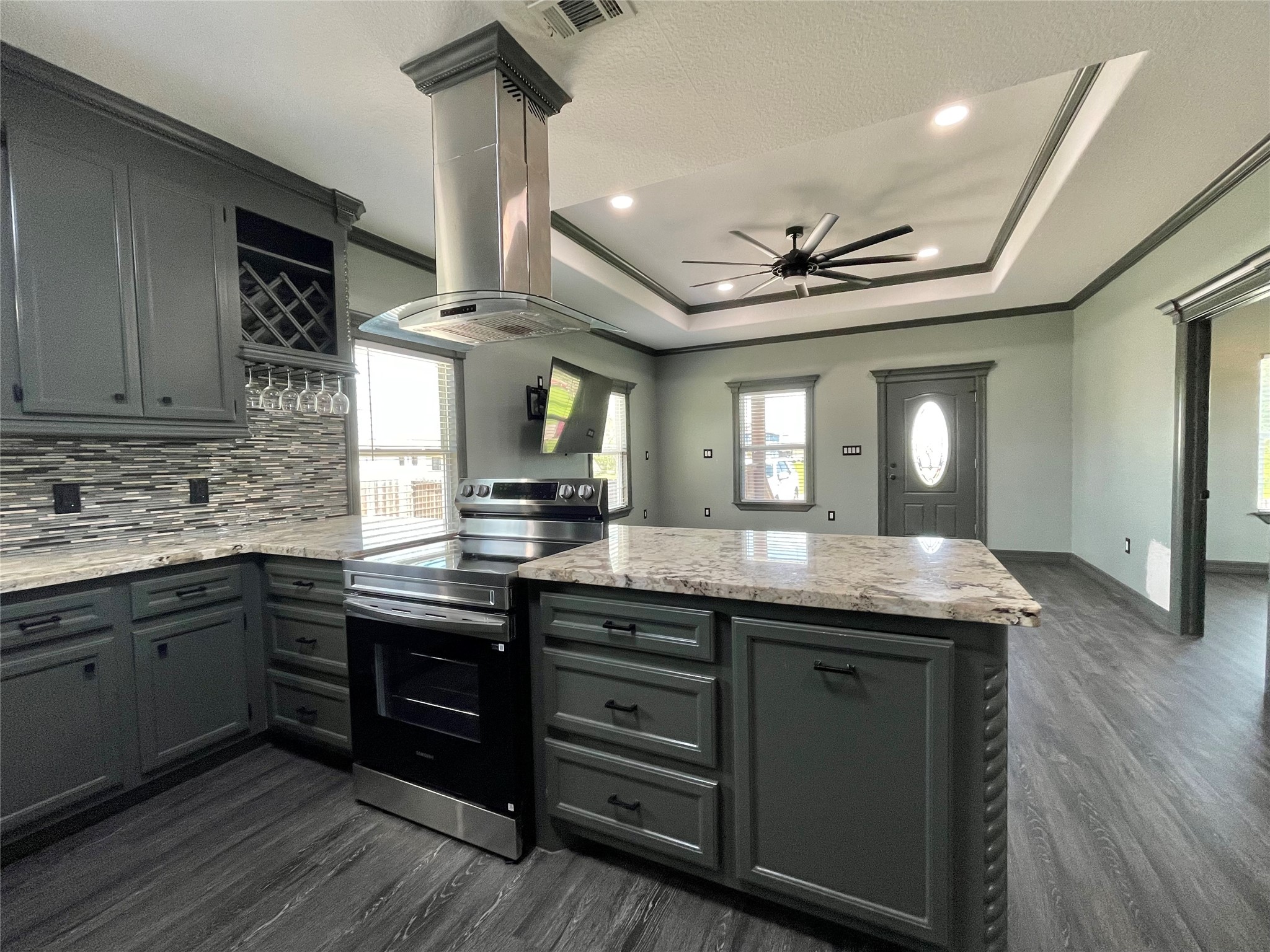 517 S Avenue G Property Photo 6