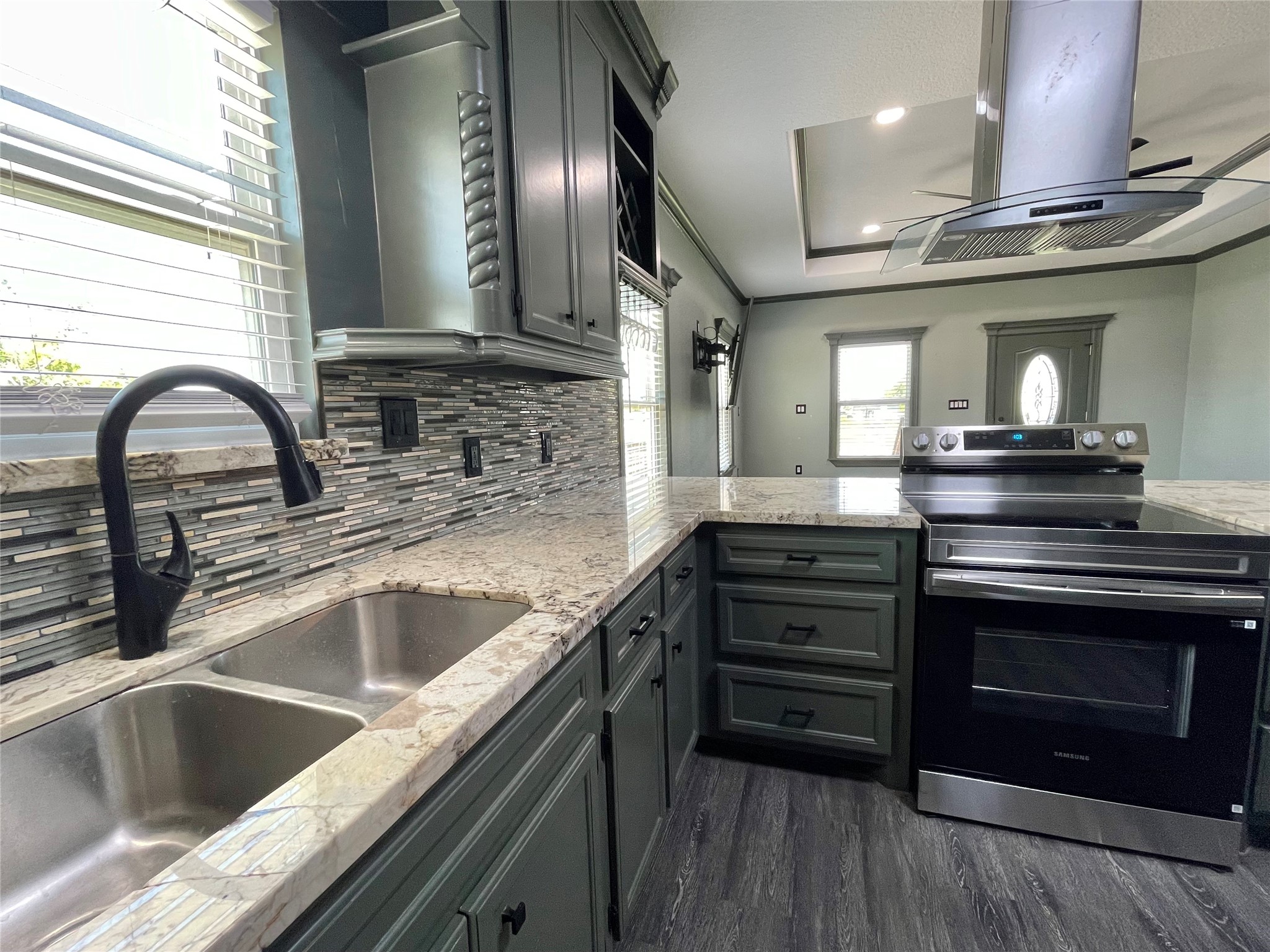 517 S Avenue G Property Photo 9