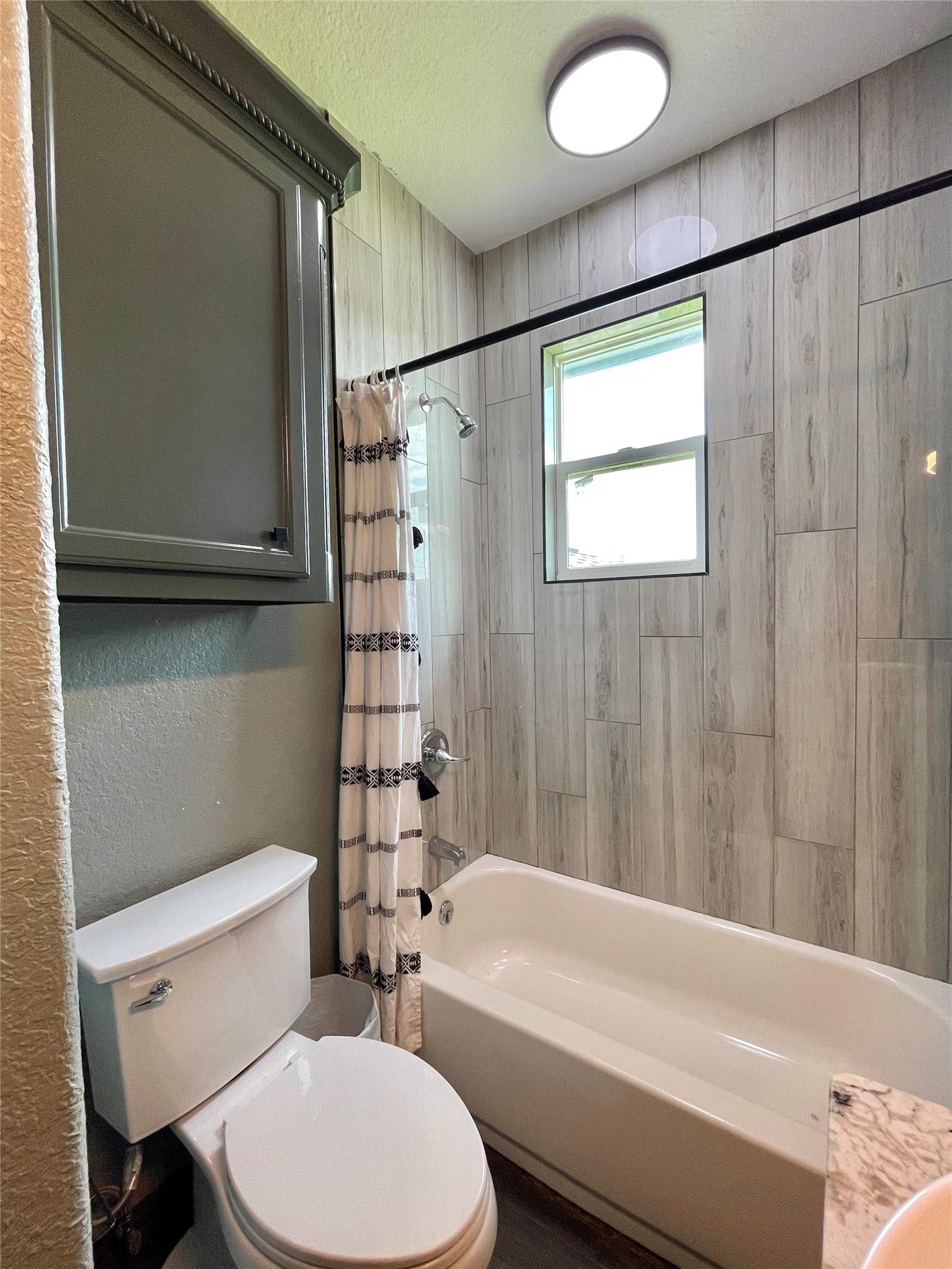 517 S Avenue G Property Photo 17