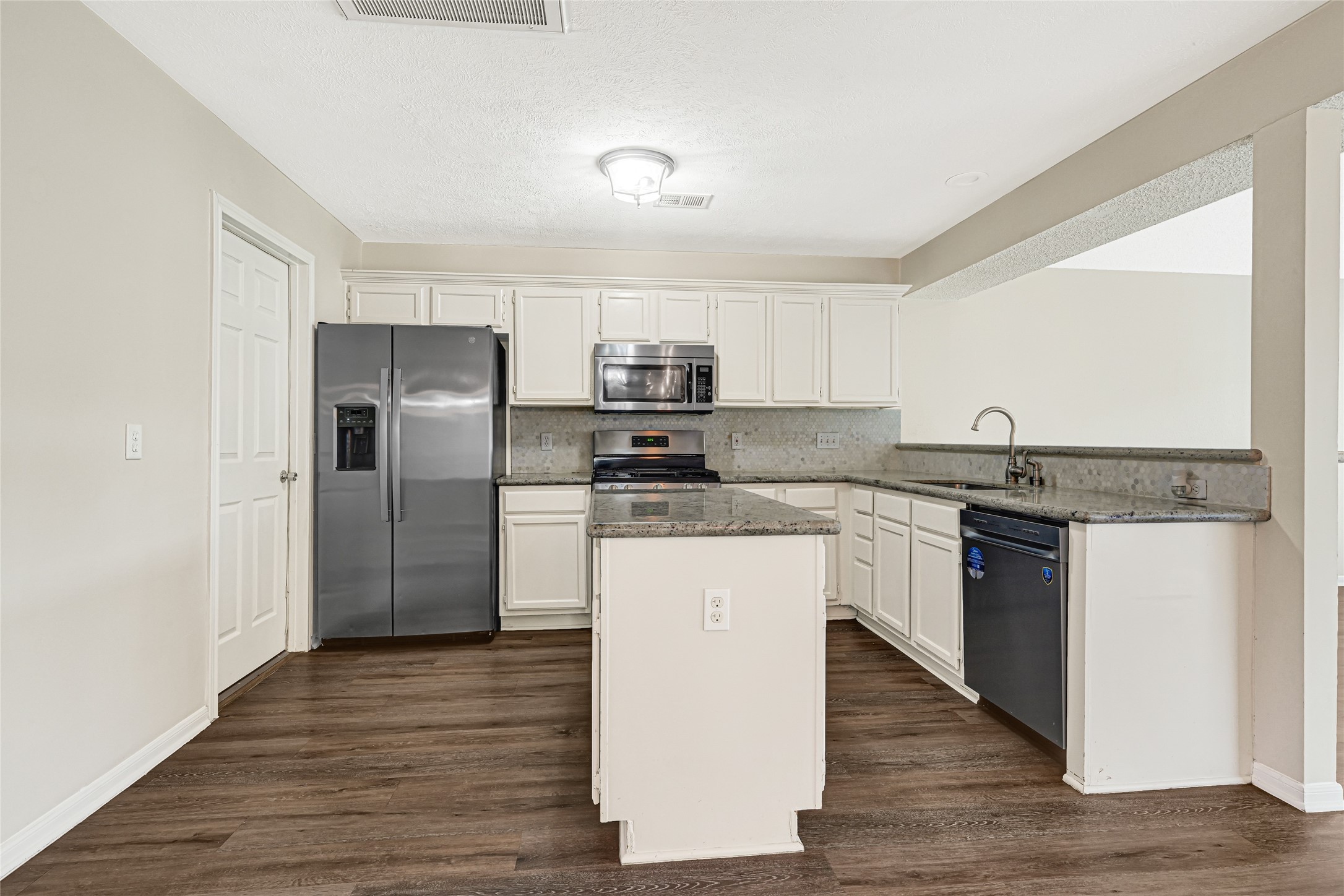 4010 Spring Garden Drive Property Photo 8