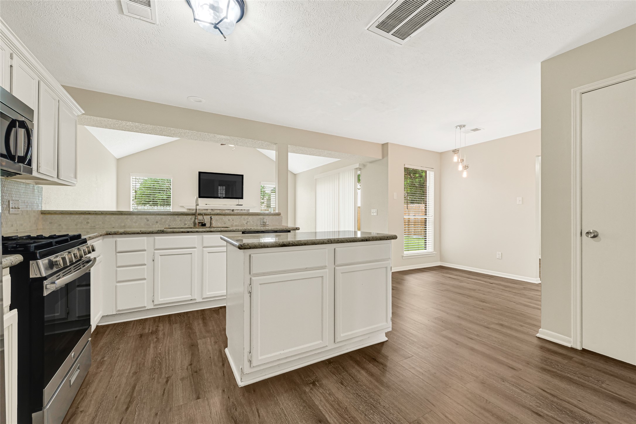 4010 Spring Garden Drive Property Photo 9