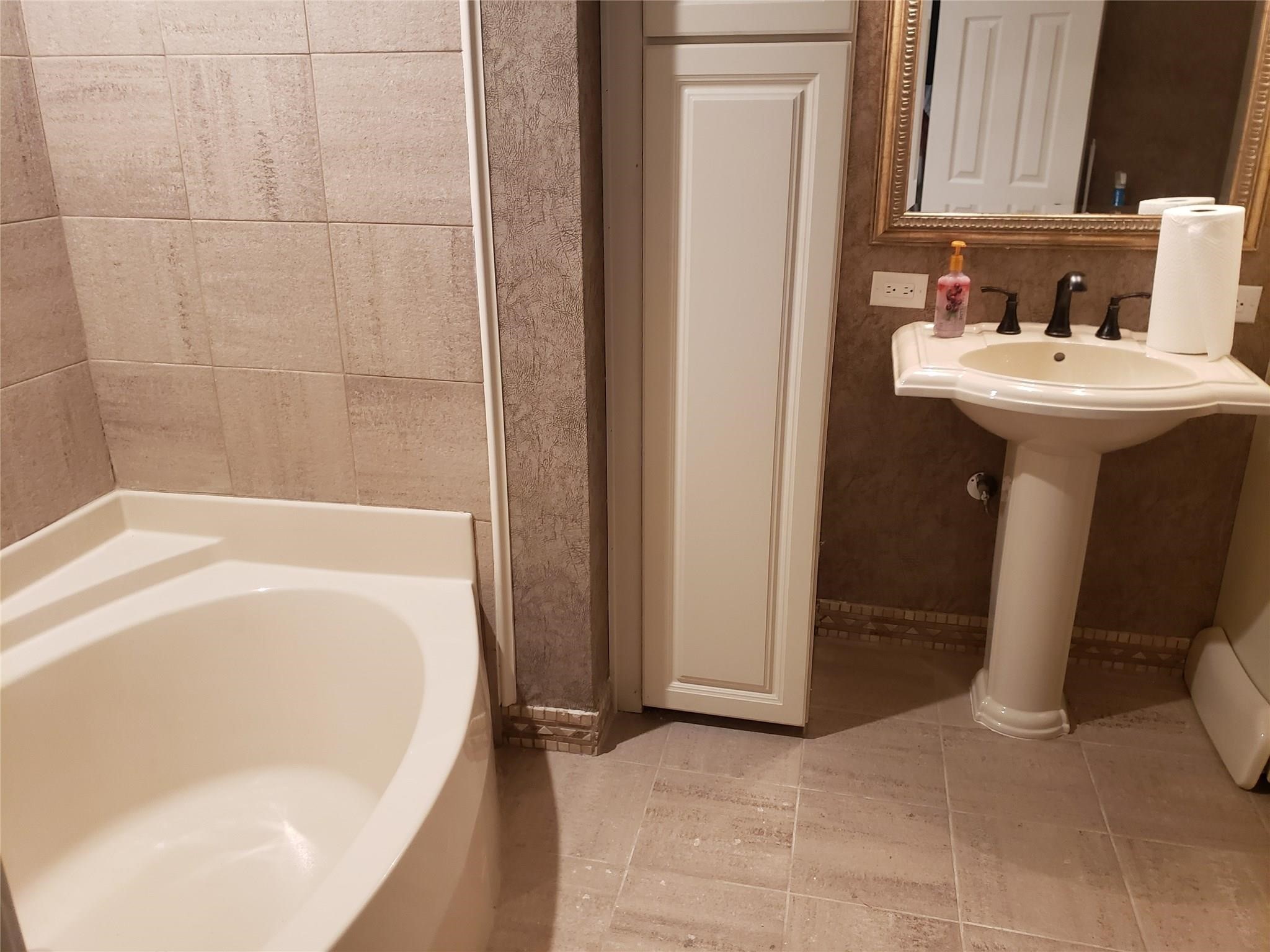 403 Anita Street 10 Property Photo 13