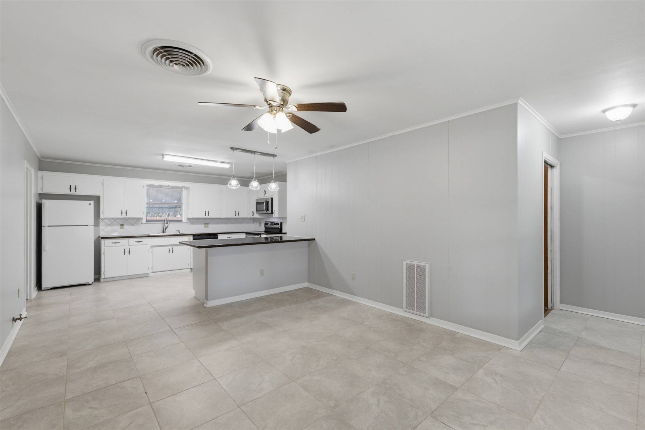 1845 7th Street Property Photo 3