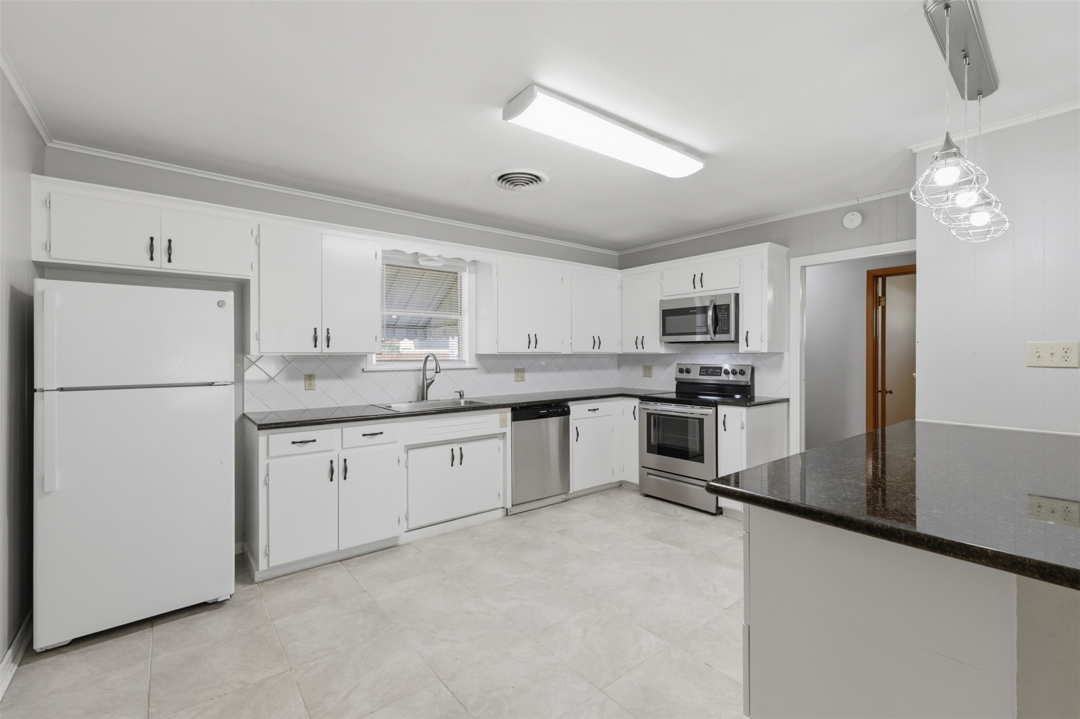1845 7th Street Property Photo 4