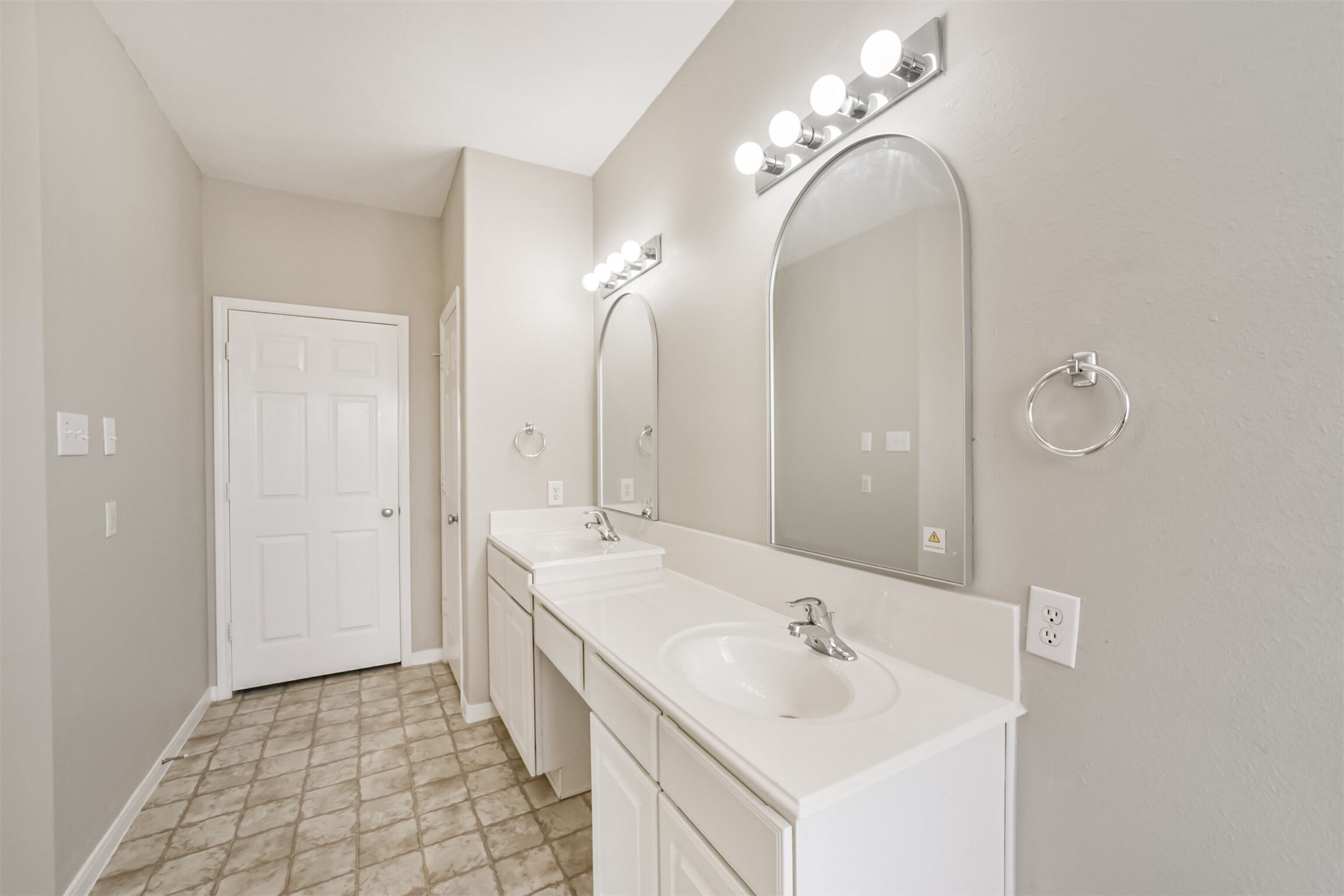 2705 Haleys Comet Court Property Photo 29