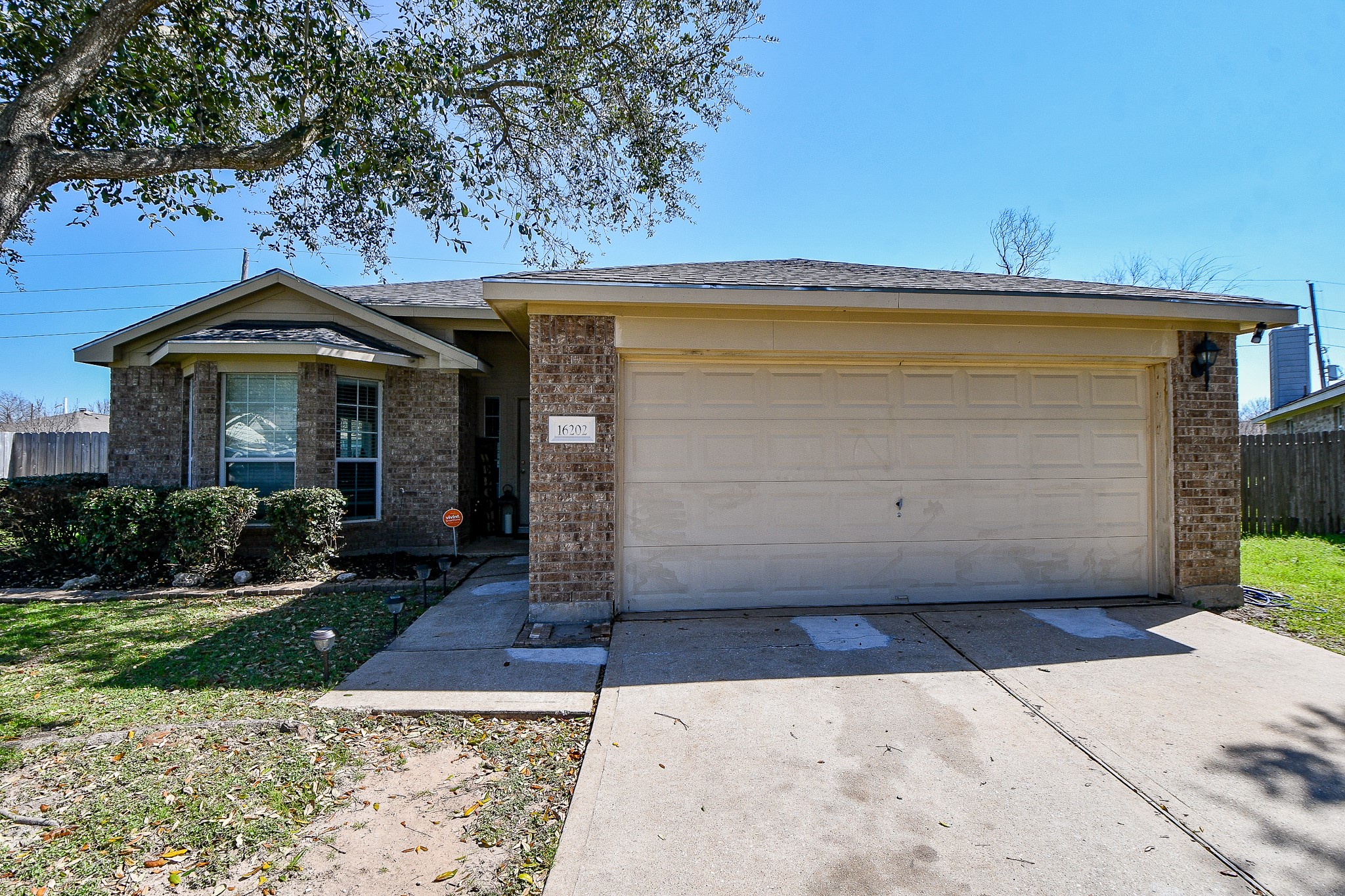 16202 Broadglen Court Property Photo 2