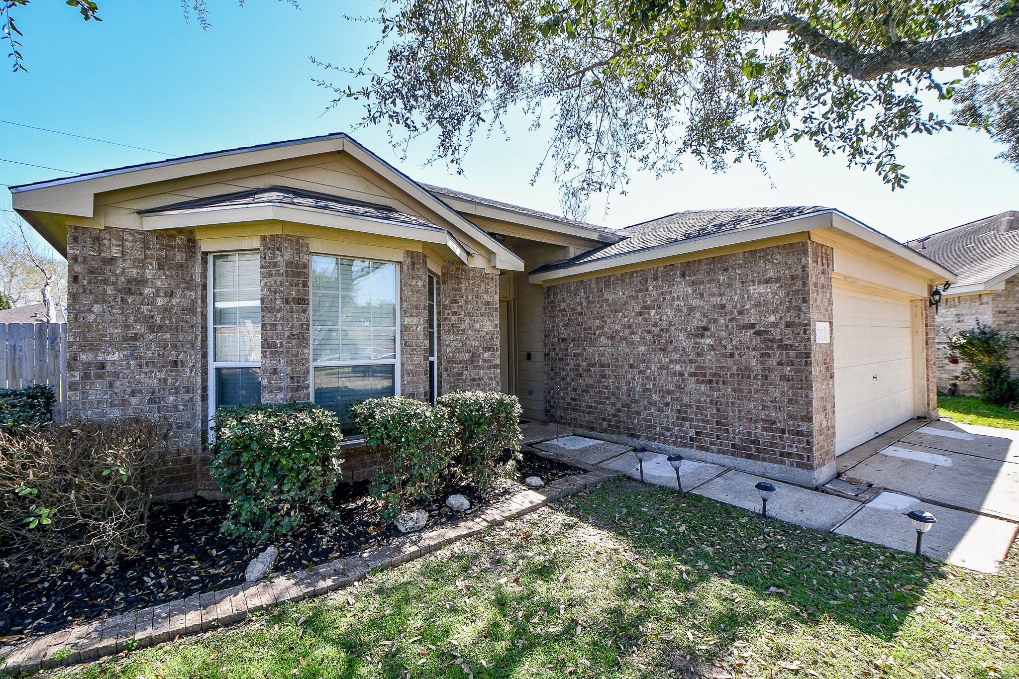 16202 Broadglen Court Property Photo 3