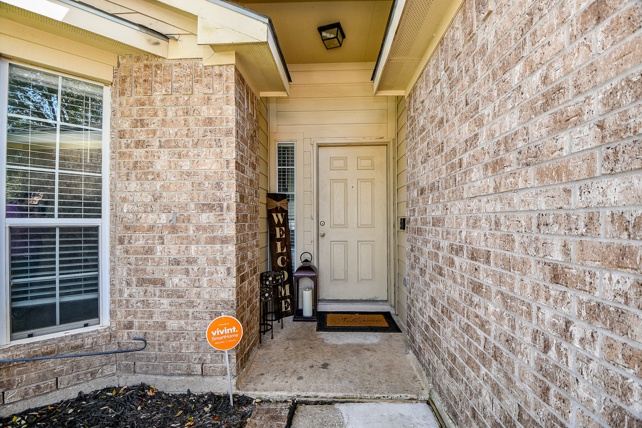 16202 Broadglen Court Property Photo 4