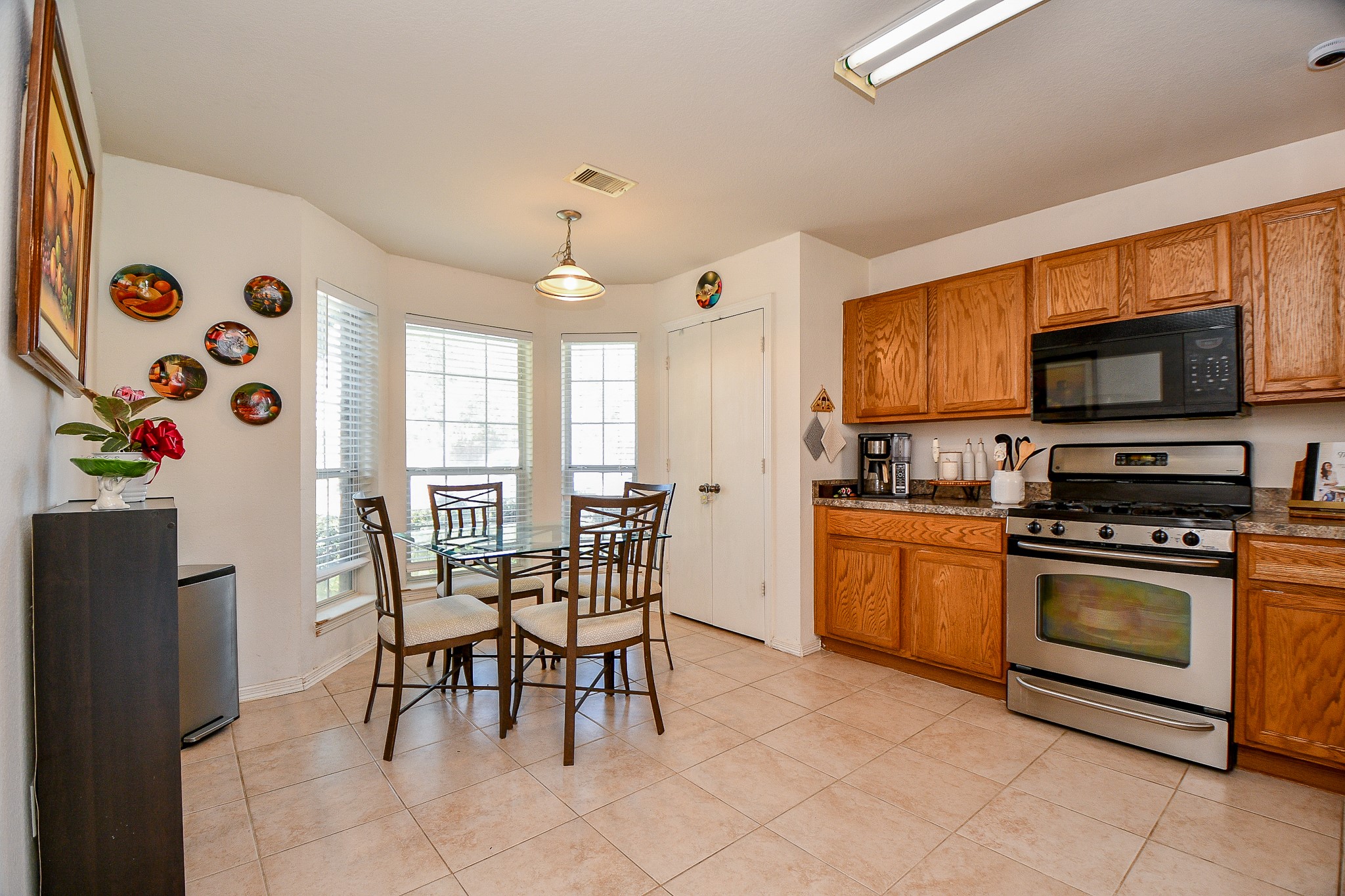 16202 Broadglen Court Property Photo 6