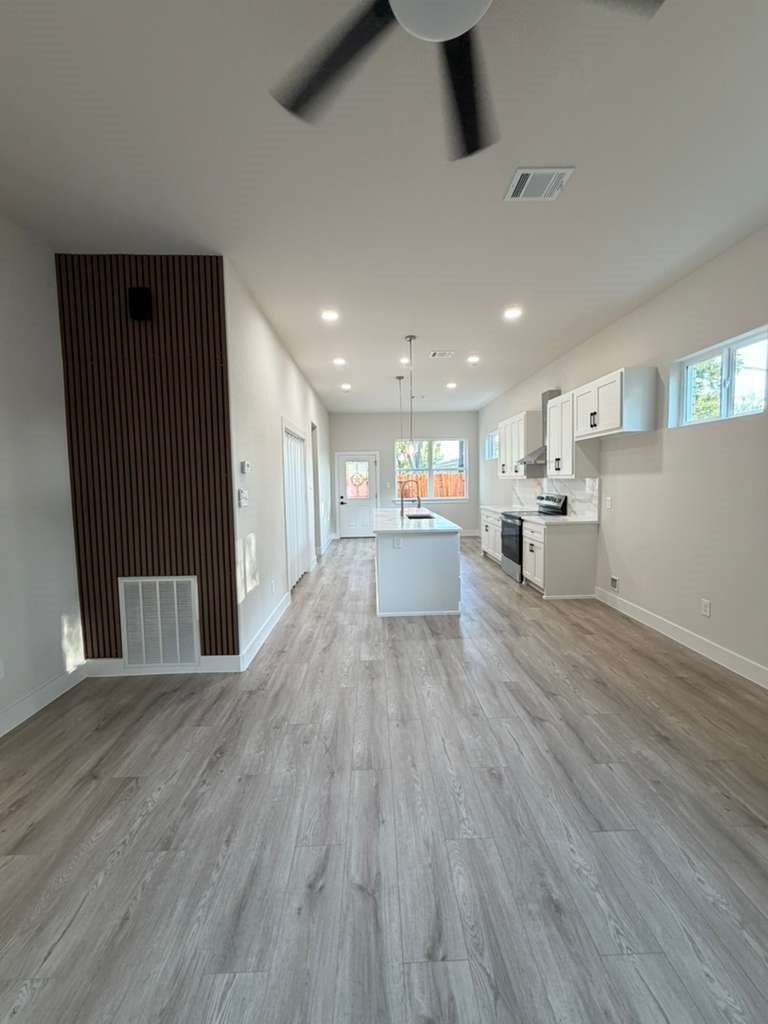 142b College Street Property Photo 3