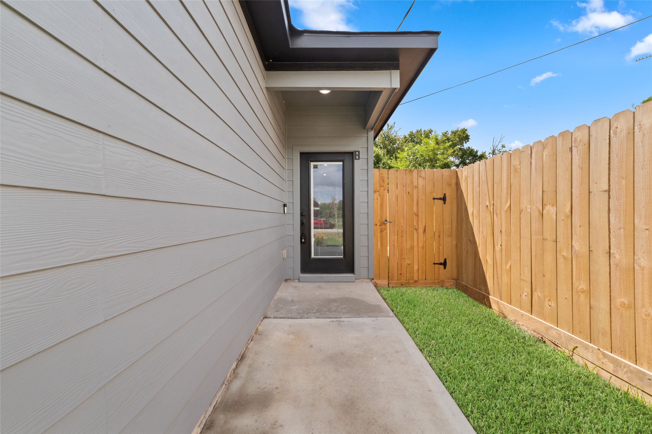 1615 Dolly Wright Street B Property Photo 4