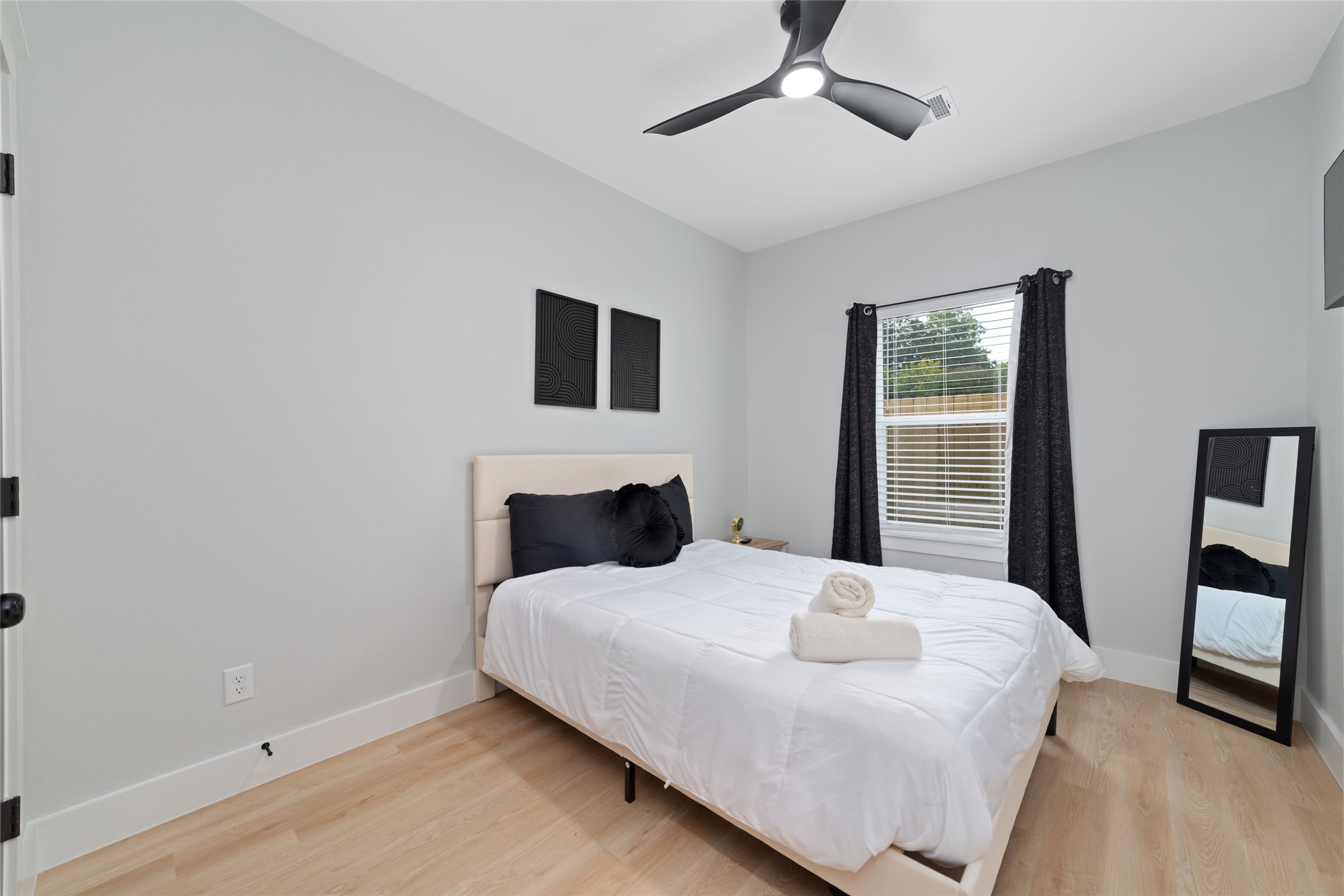 1615 Dolly Wright Street B Property Photo 8
