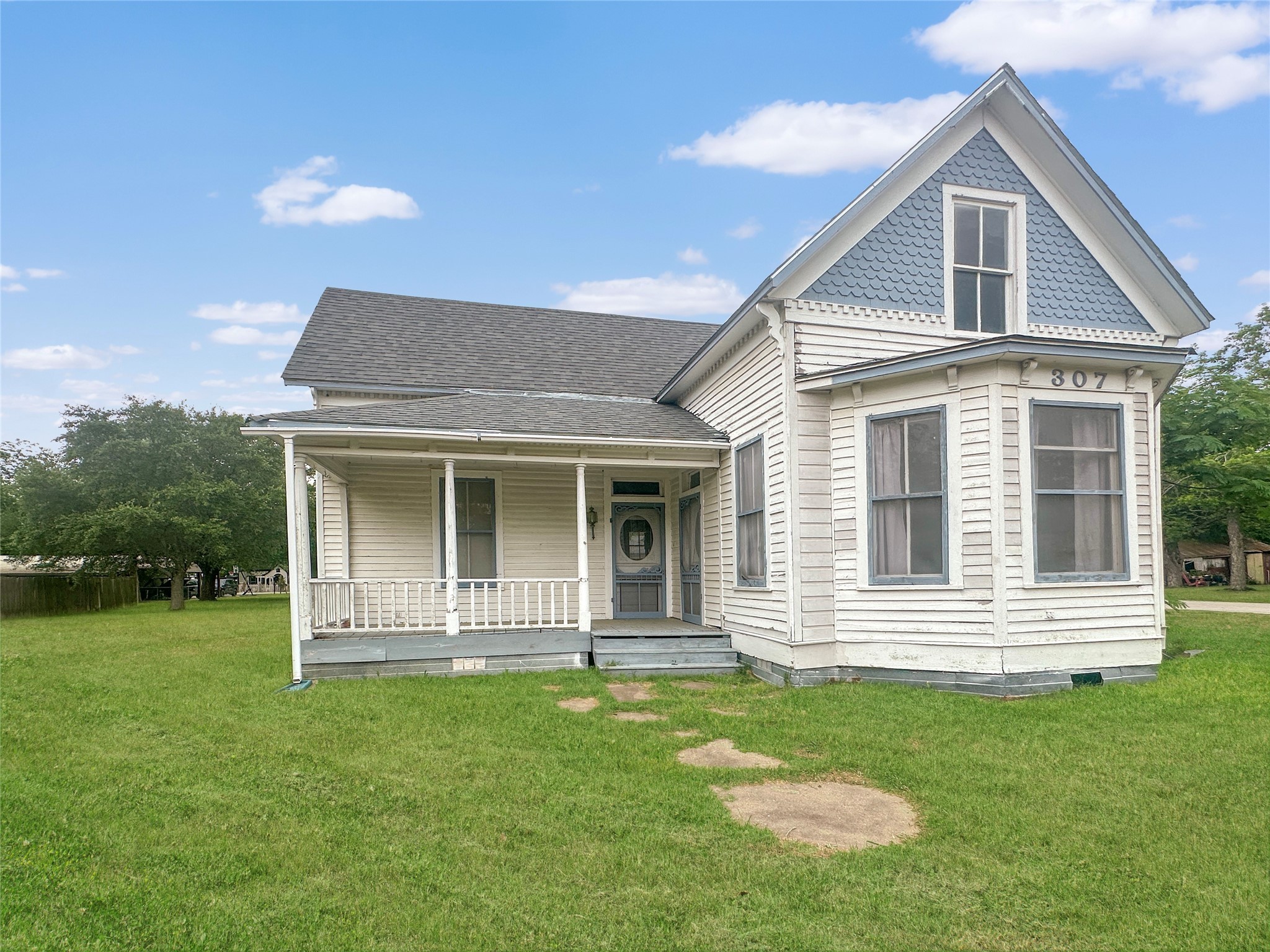 307 N Pecan Property Photo 1