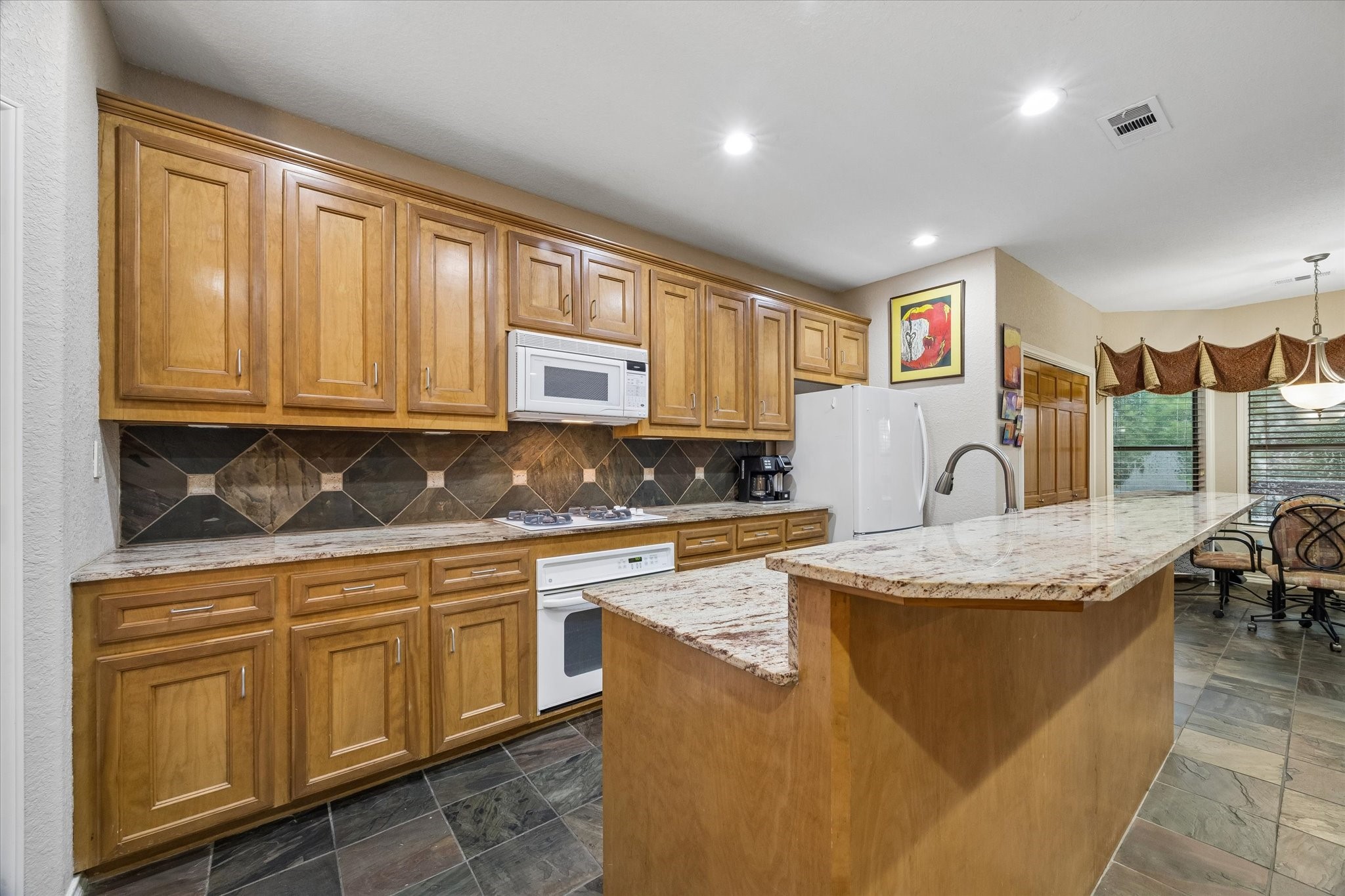 3040 Bayshore Drive Property Photo 6