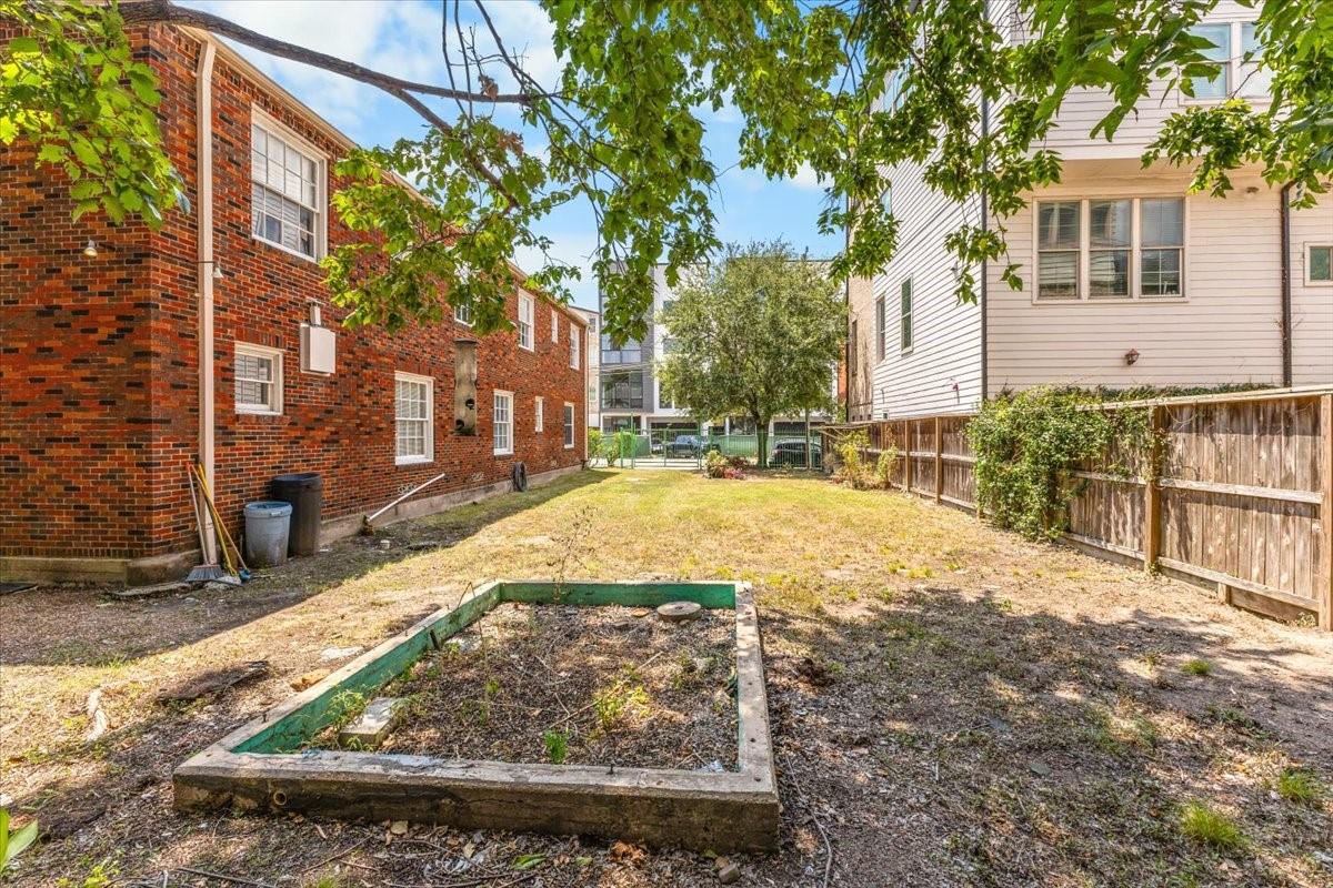 2719 Capitol Street Property Photo 45