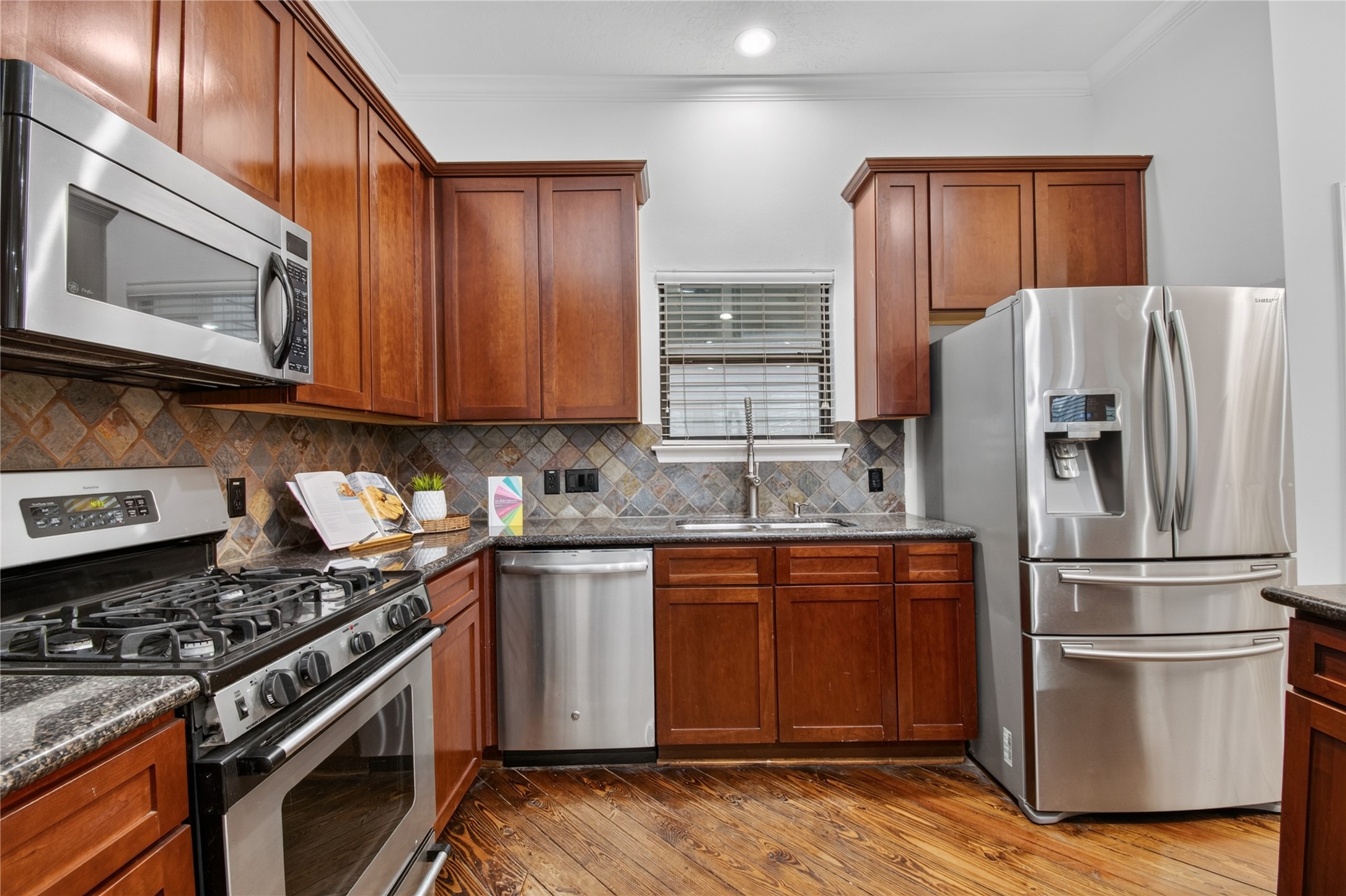 2304 Jackson Street Property Photo 6