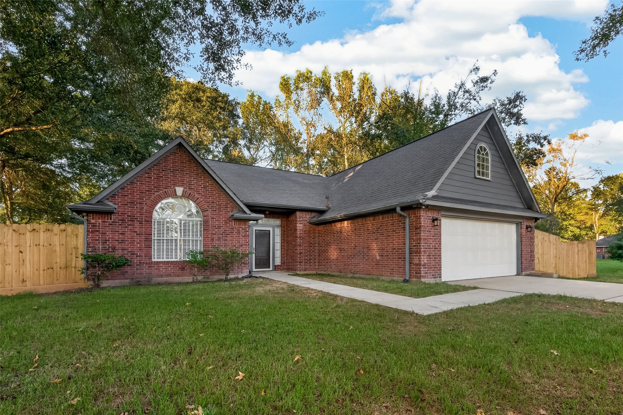 7318 Ramblewood Drive Property Photo 2