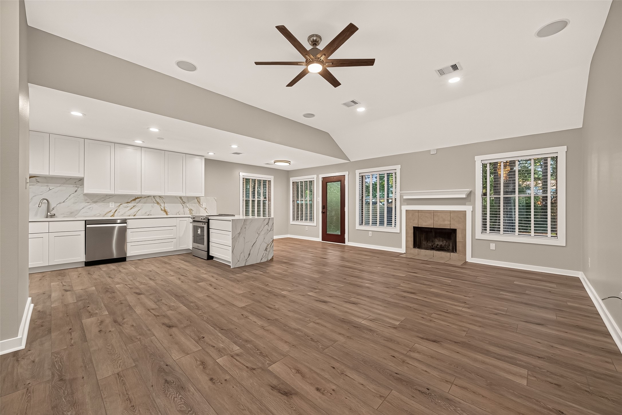 7318 Ramblewood Drive Property Photo 6
