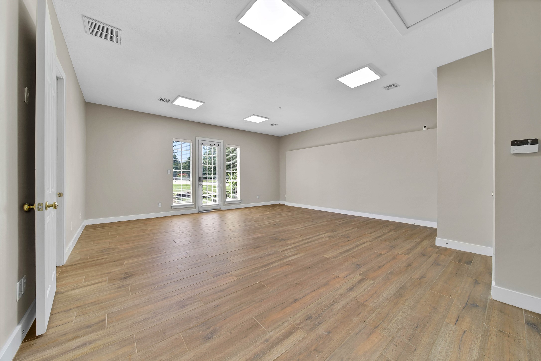 15444 Crown Oaks Drive Property Photo 24