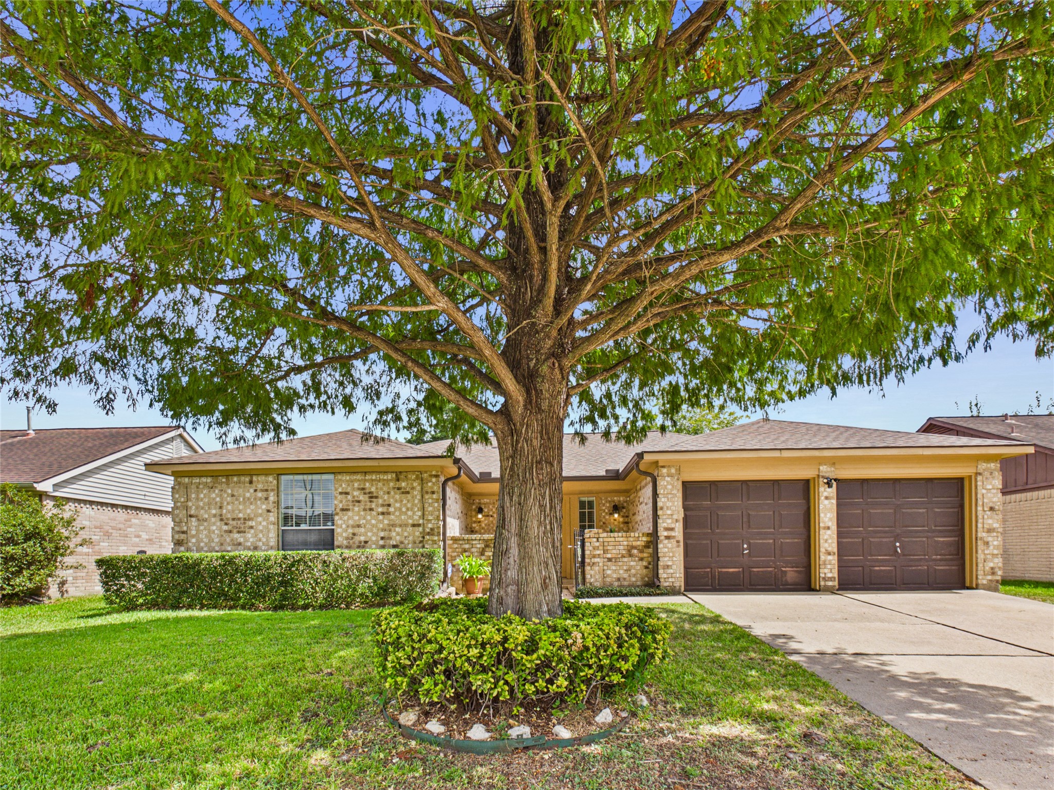 3919 Sandlehurst Drive Property Photo 1