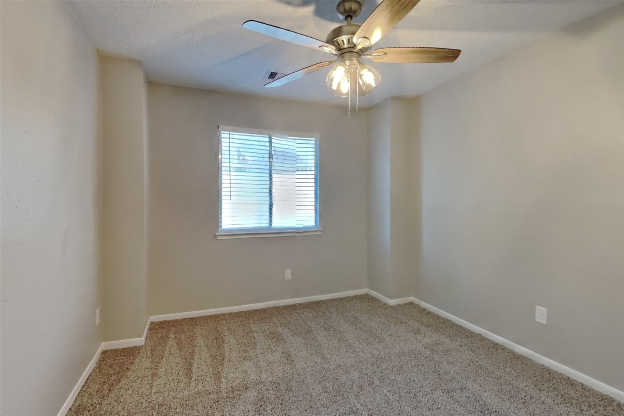 20402 Avery Point Drive Property Photo 10