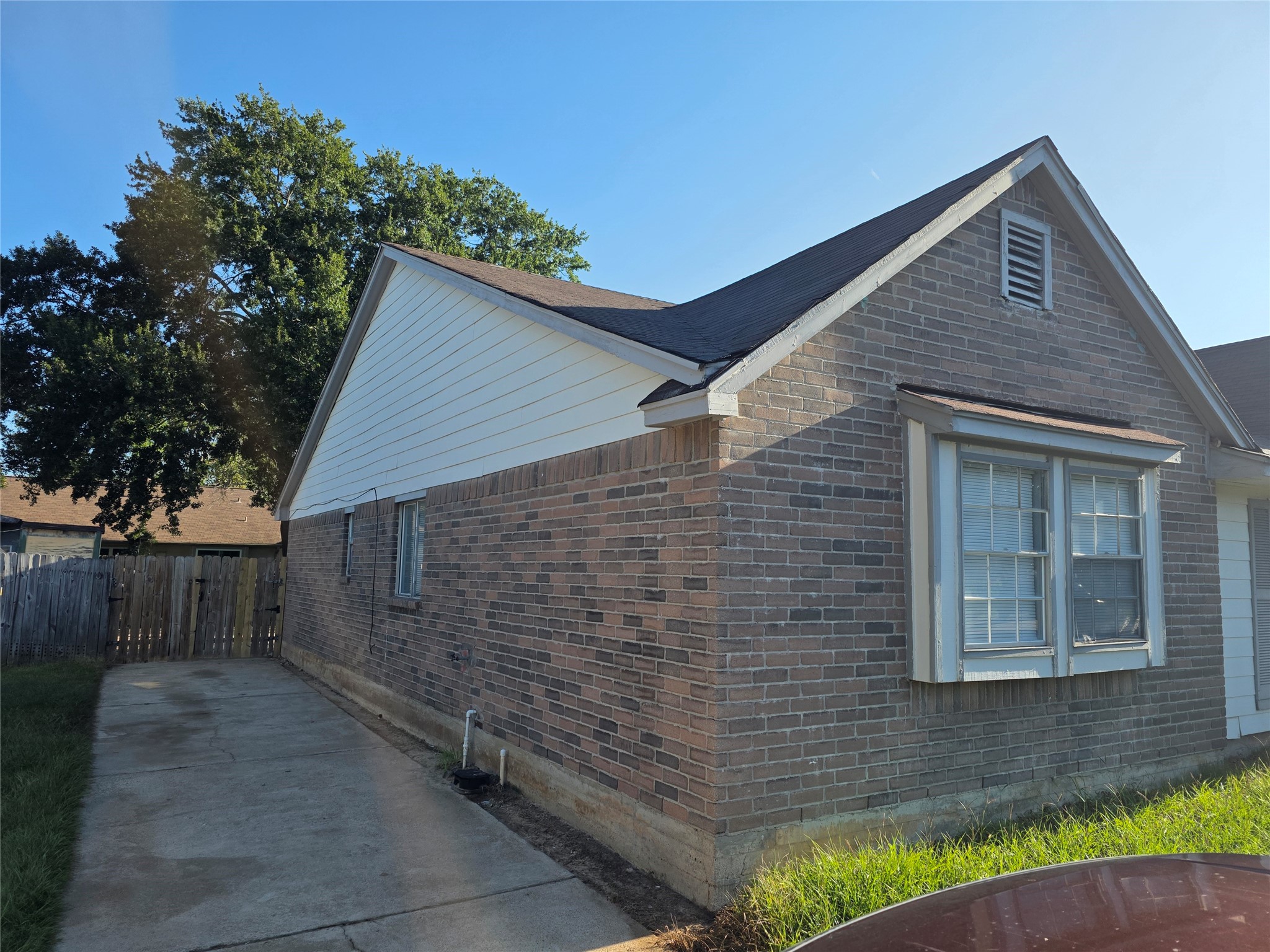 19302 Woodglen Drive Property Photo 1