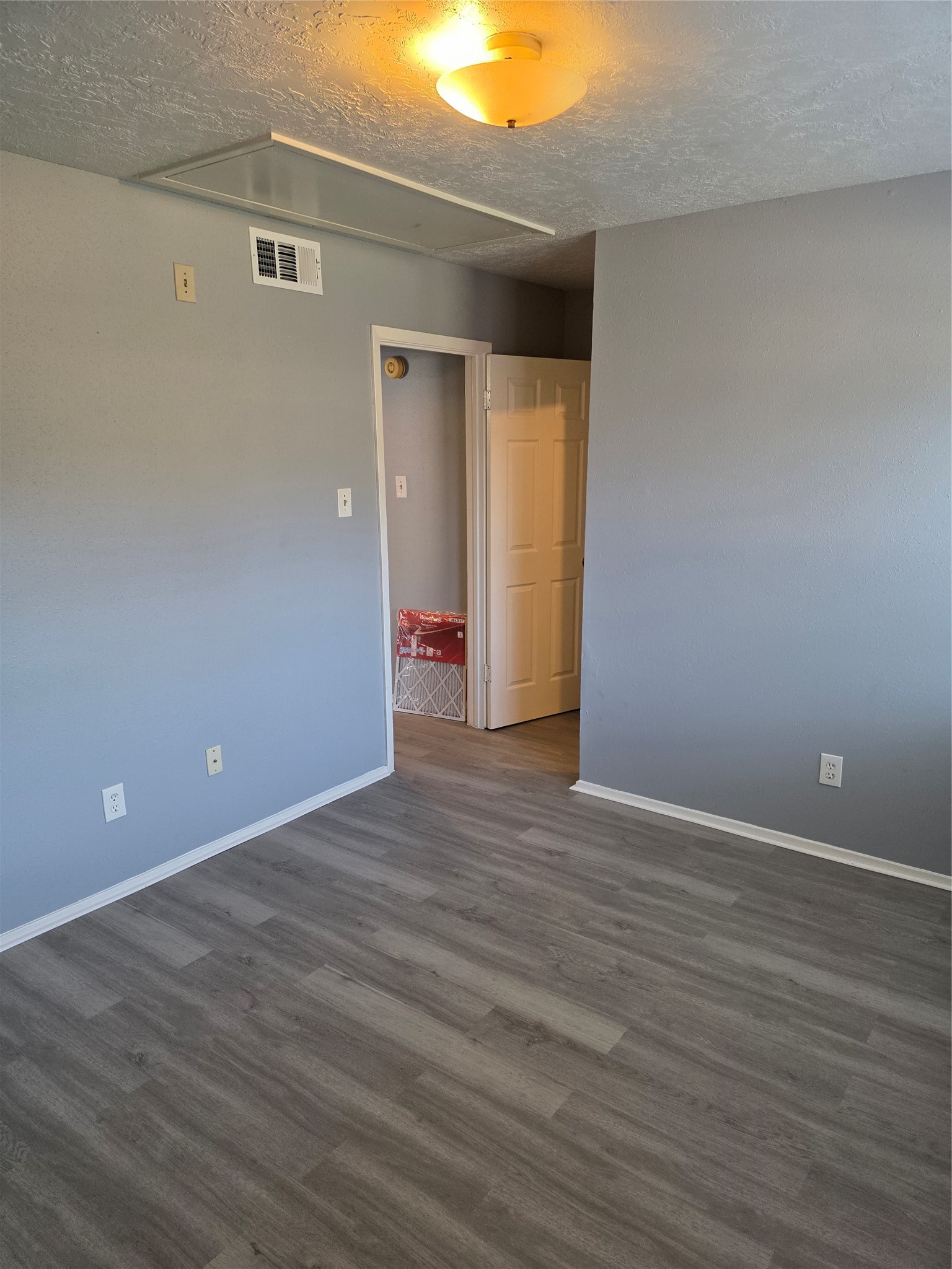 19302 Woodglen Drive Property Photo 5