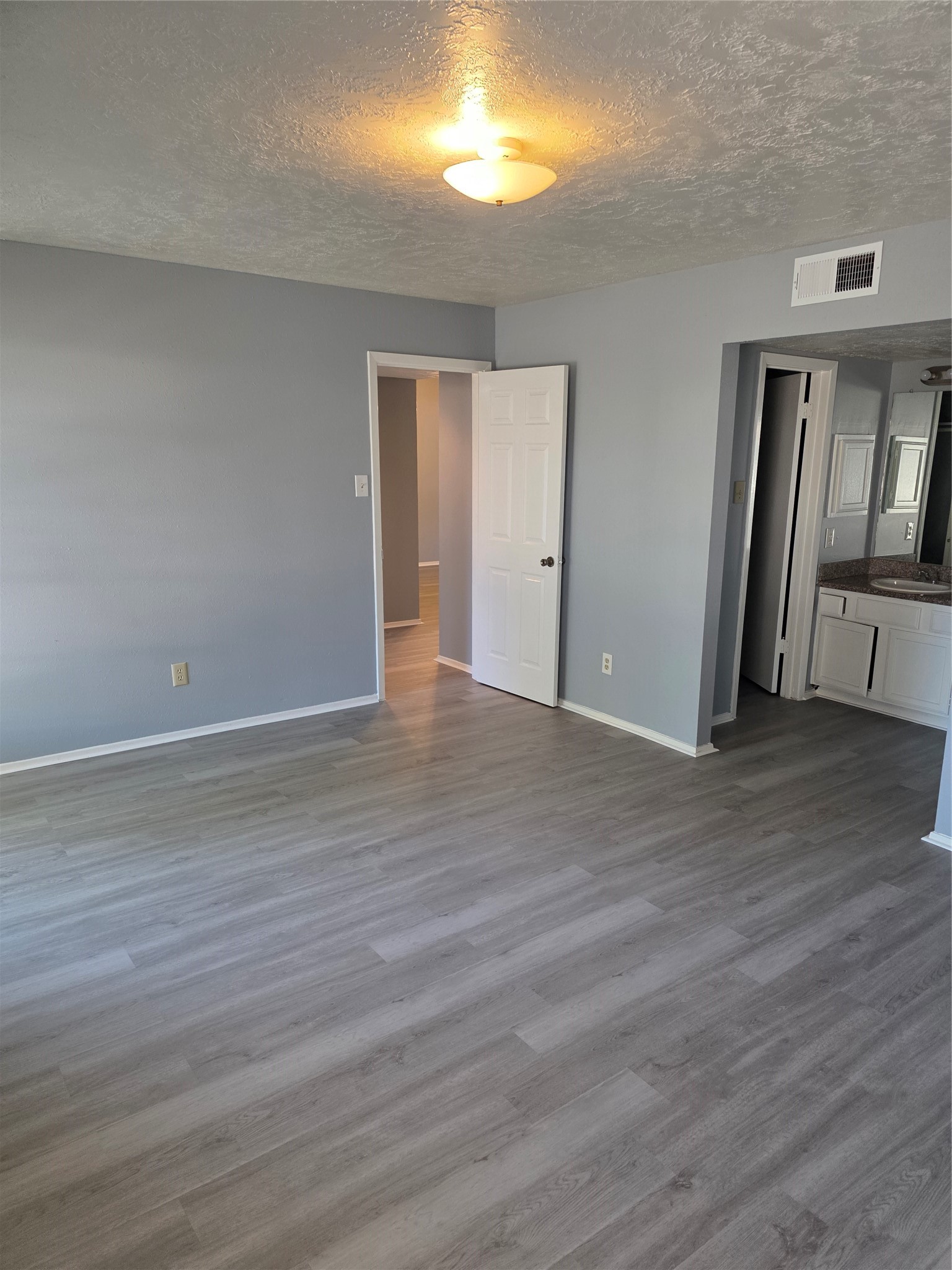 19302 Woodglen Drive Property Photo 13