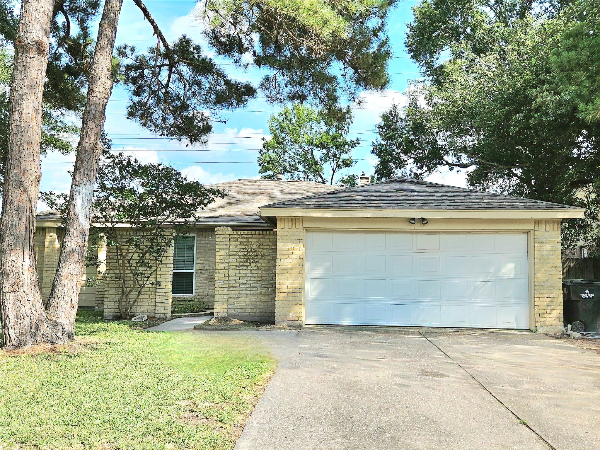 4231 Southchase Lane Property Photo 1
