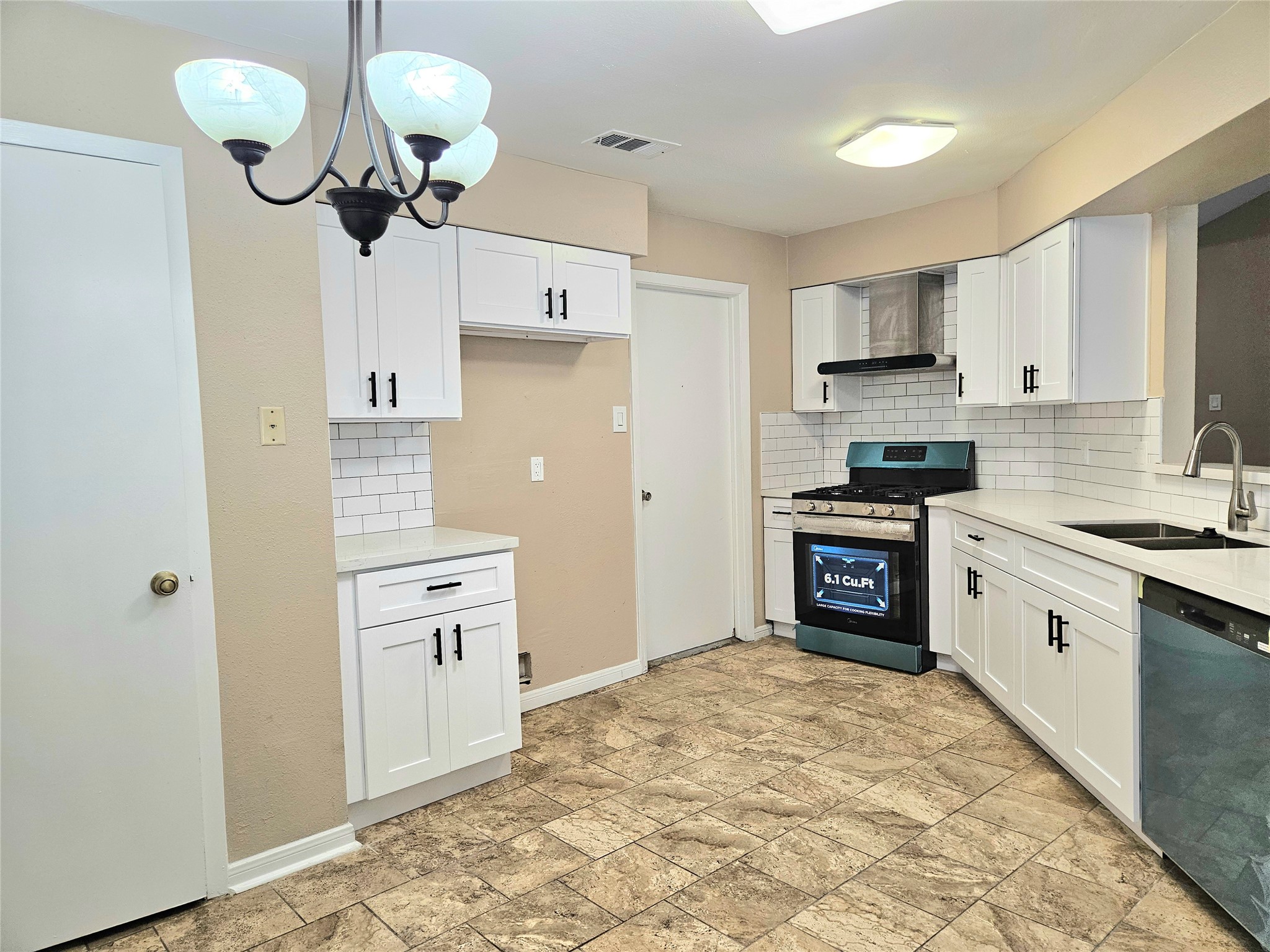 4231 Southchase Lane Property Photo 8