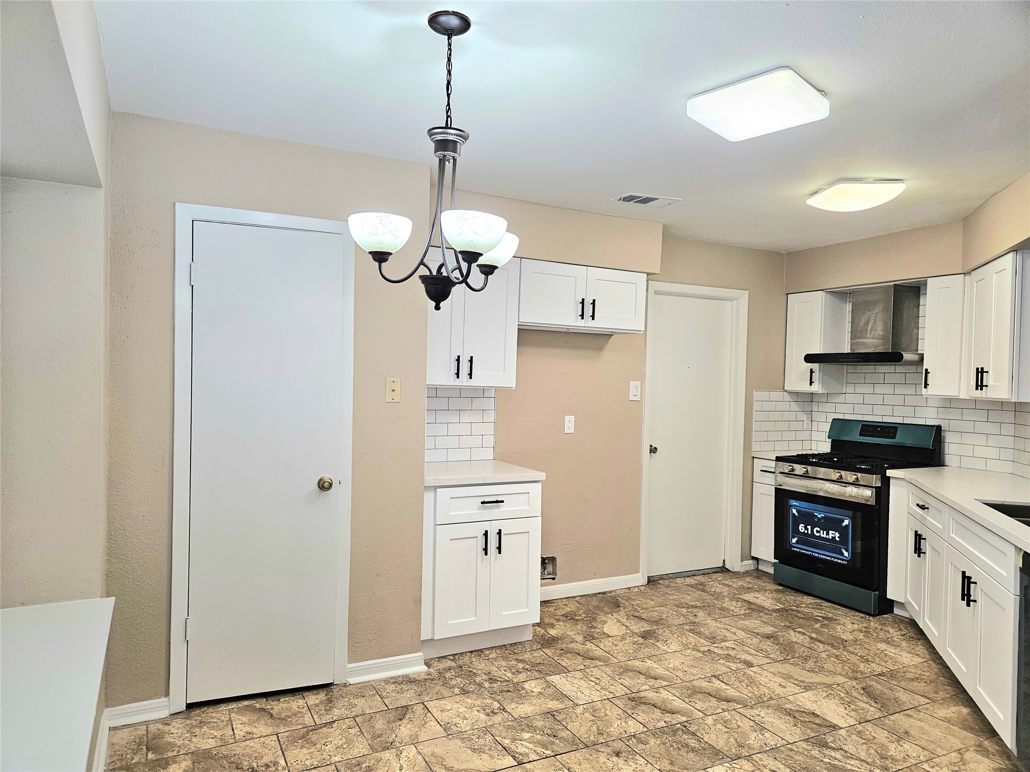 4231 Southchase Lane Property Photo 9