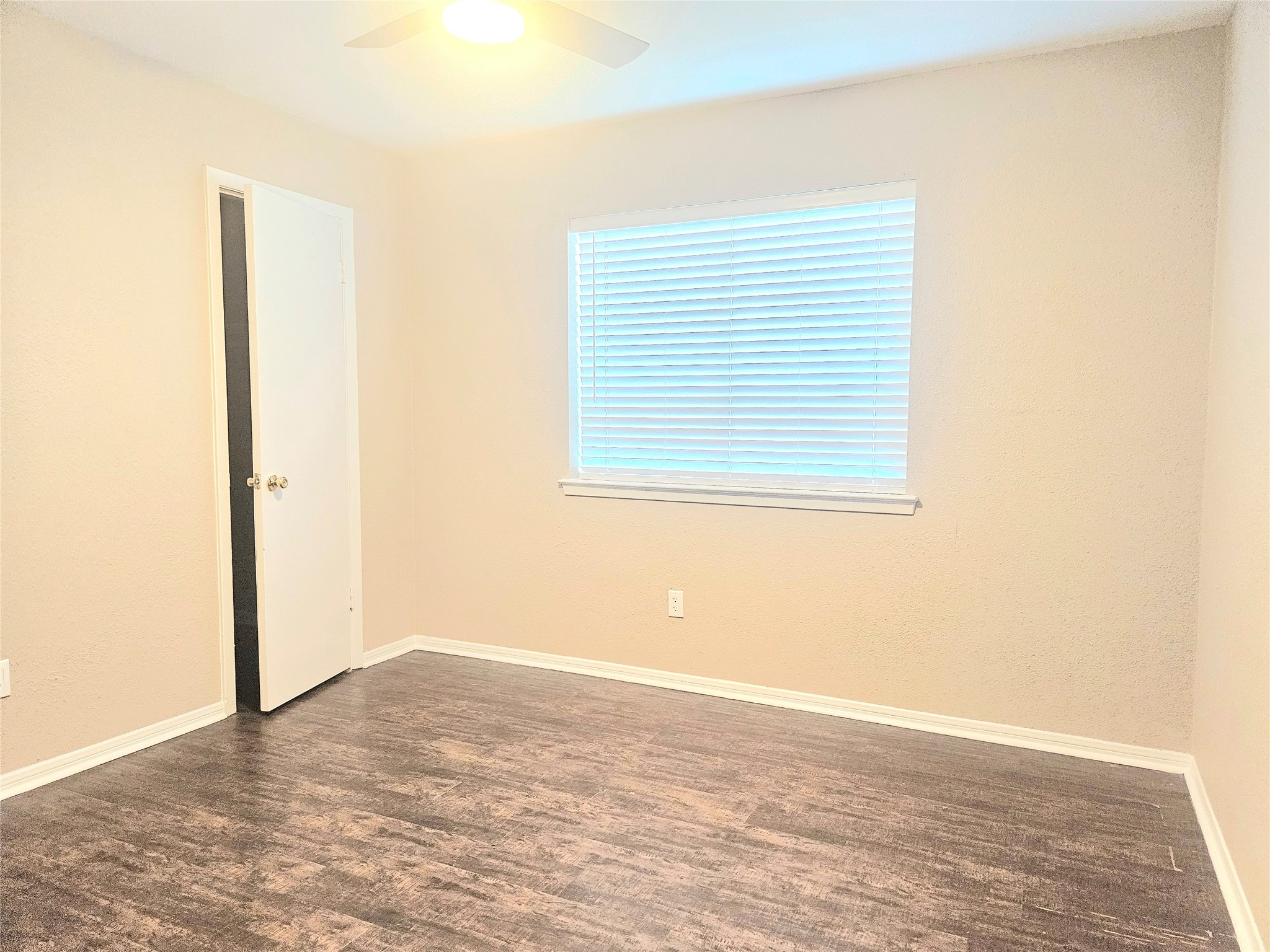 4231 Southchase Lane Property Photo 14