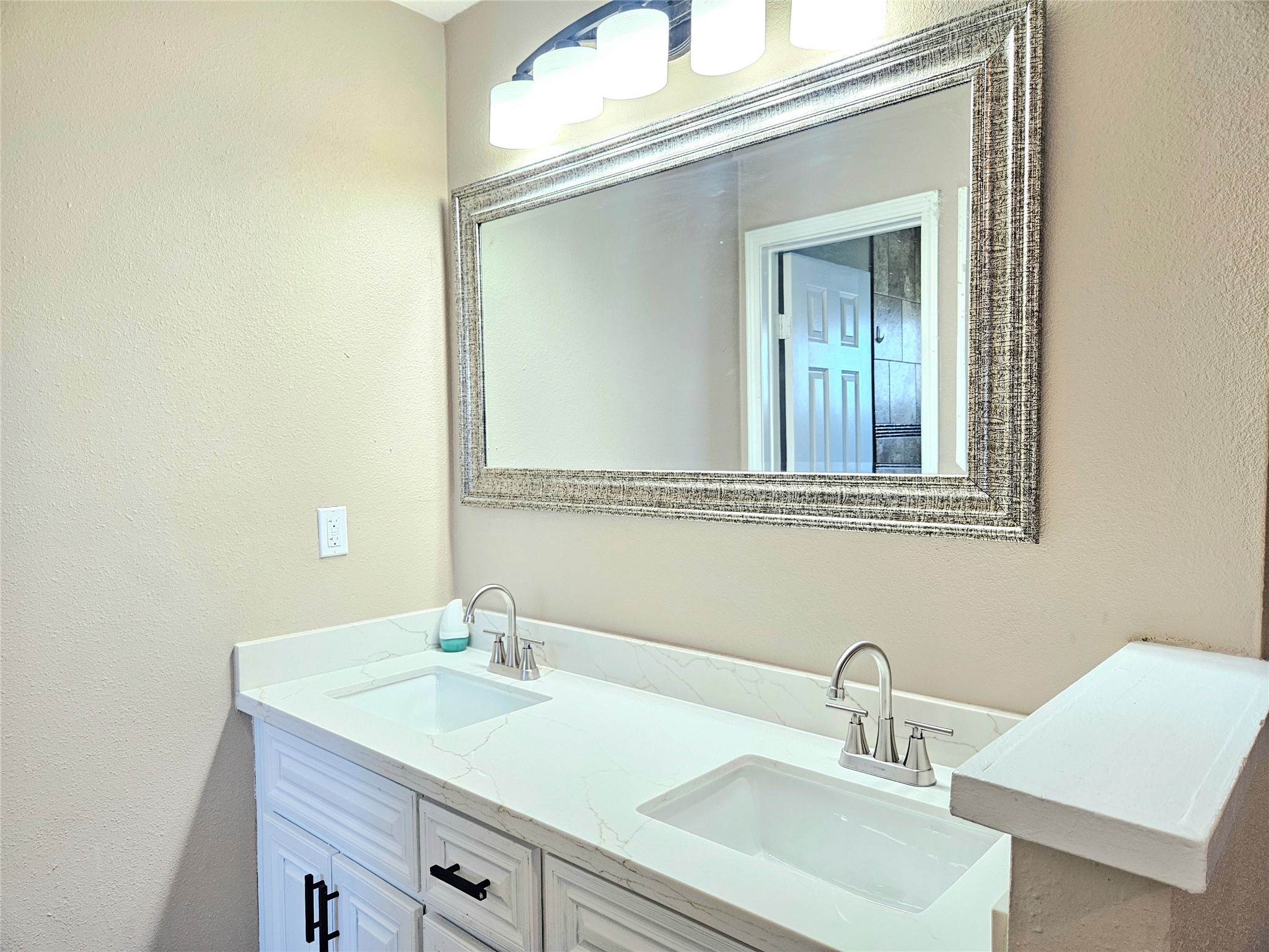 4231 Southchase Lane Property Photo 18
