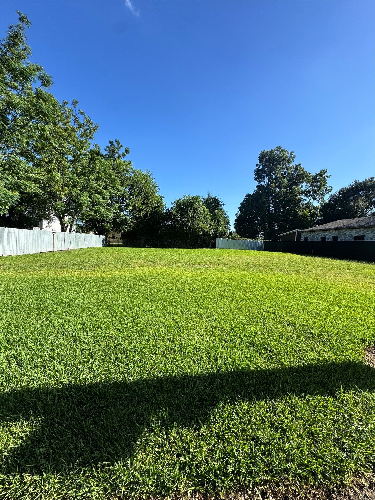 1458 E 33rd Street Property Photo 2