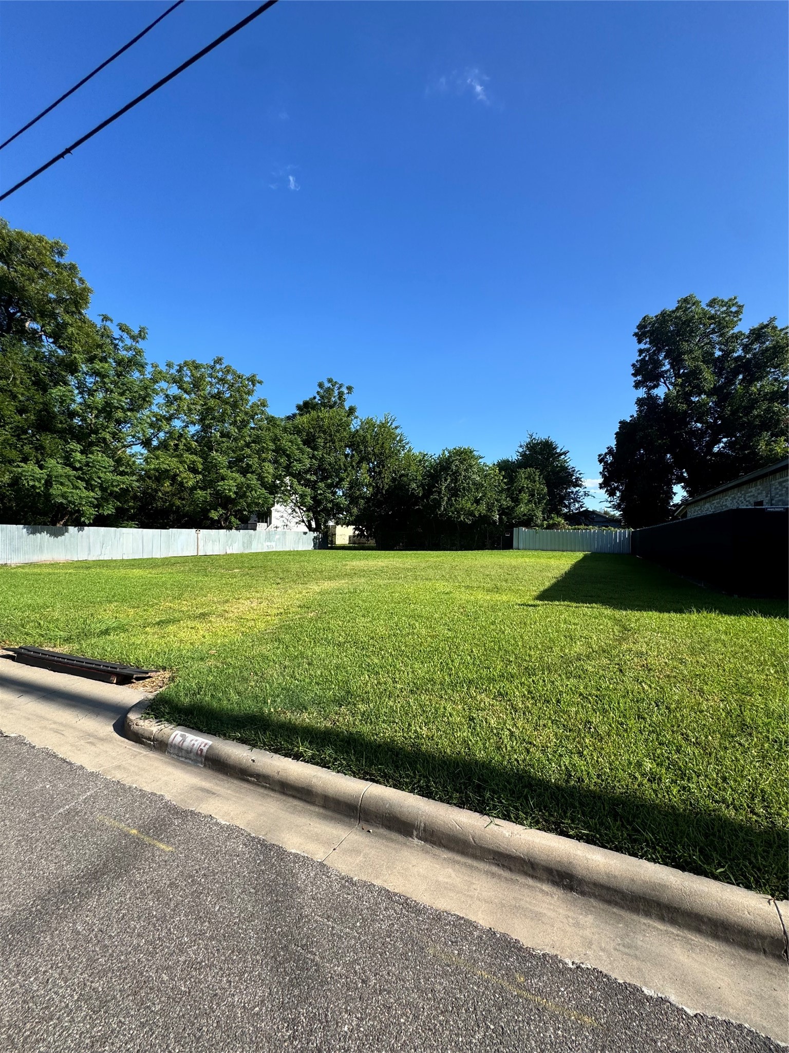 1458 E 33rd Street Property Photo 5