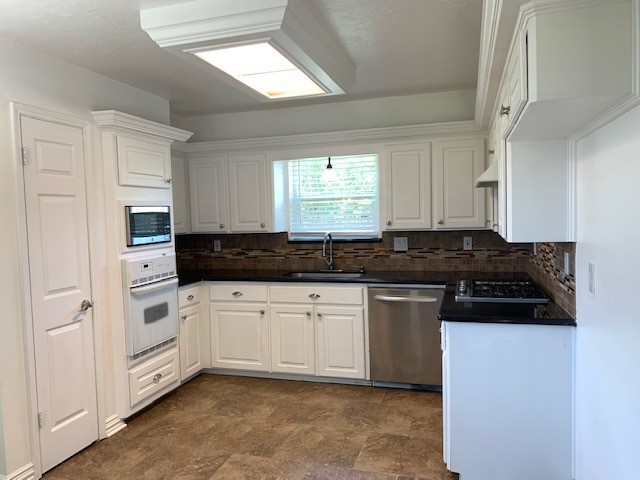 6650 Grove Field Lane Property Photo 5