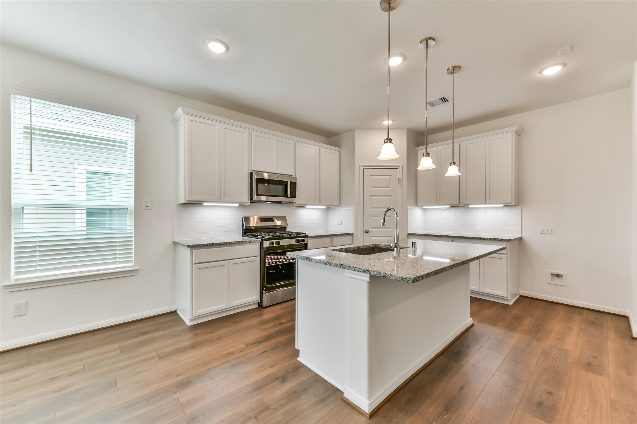 15506 Foresail Lane Property Photo 8