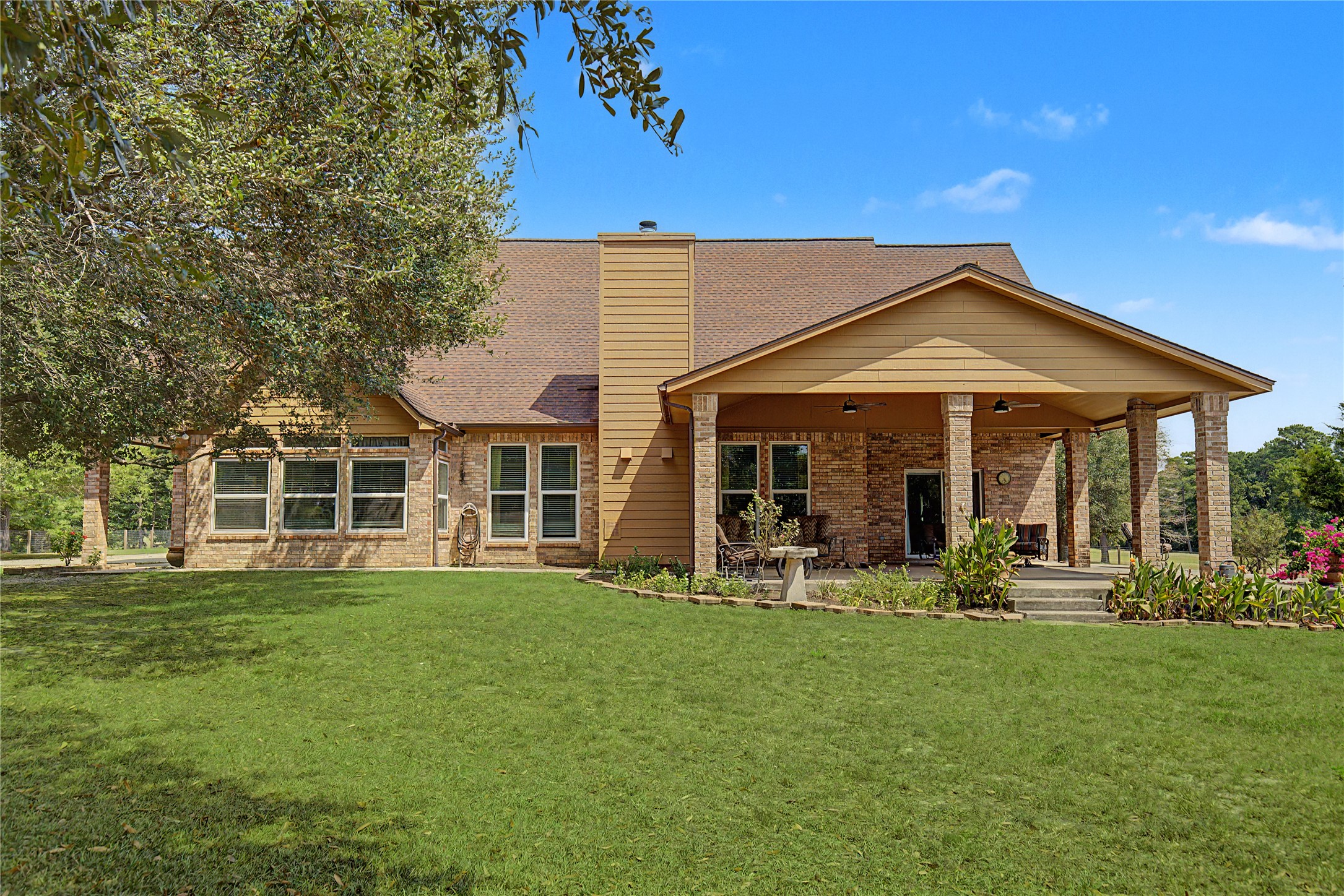 8988 County Line Road Property Photo 2