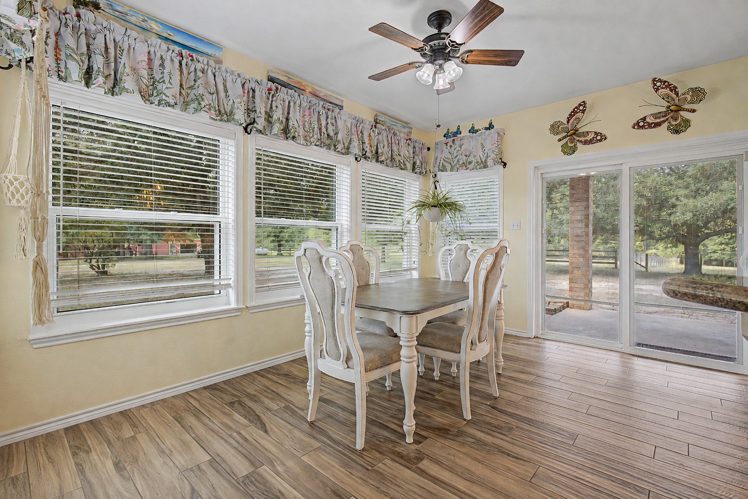 8988 County Line Road Property Photo 9