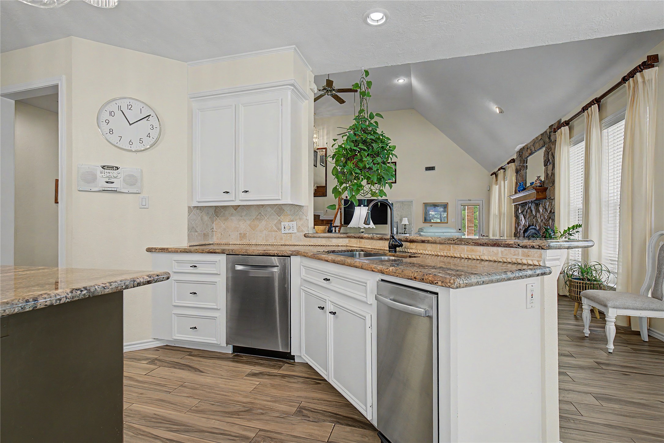 8988 County Line Road Property Photo 10