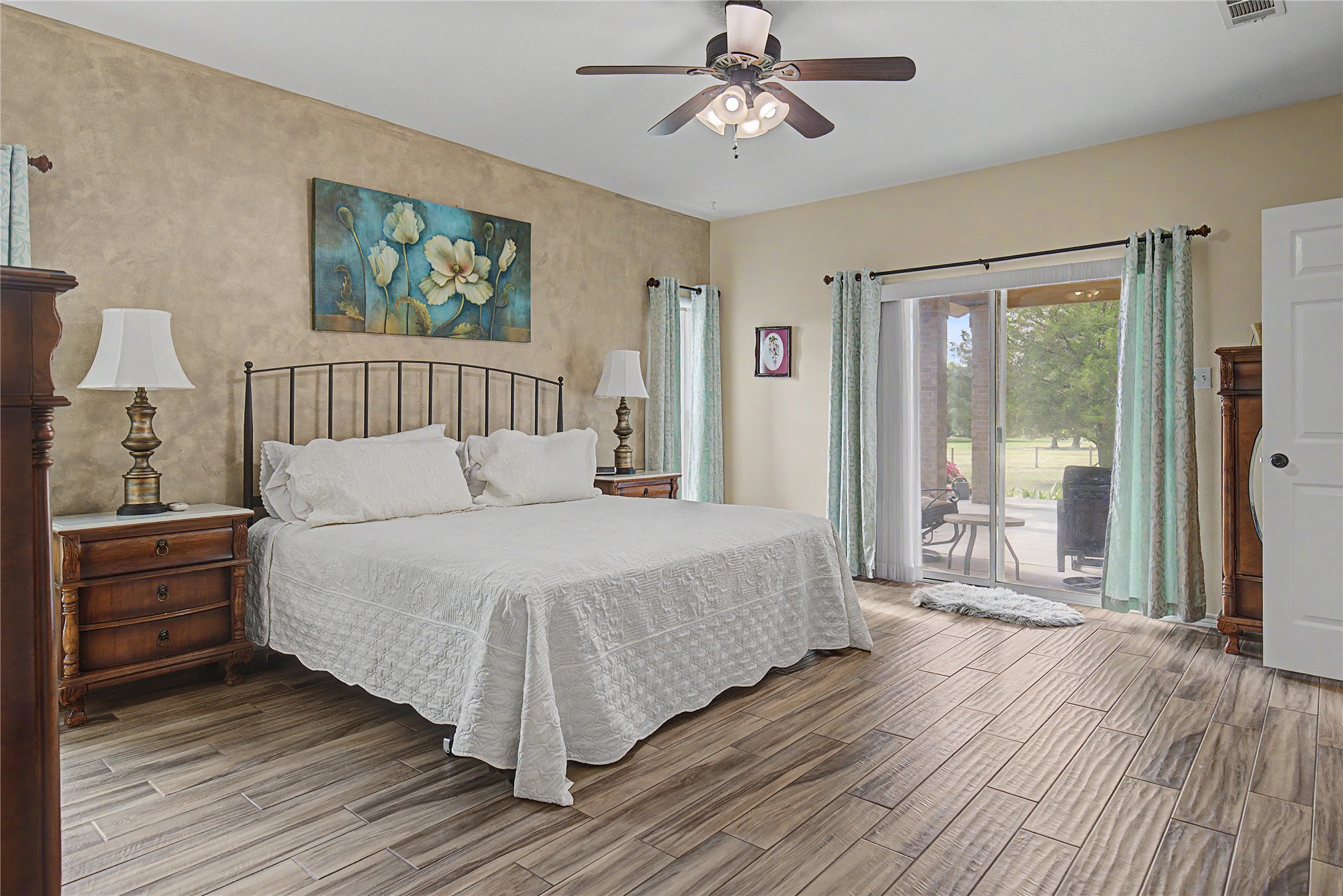 8988 County Line Road Property Photo 12
