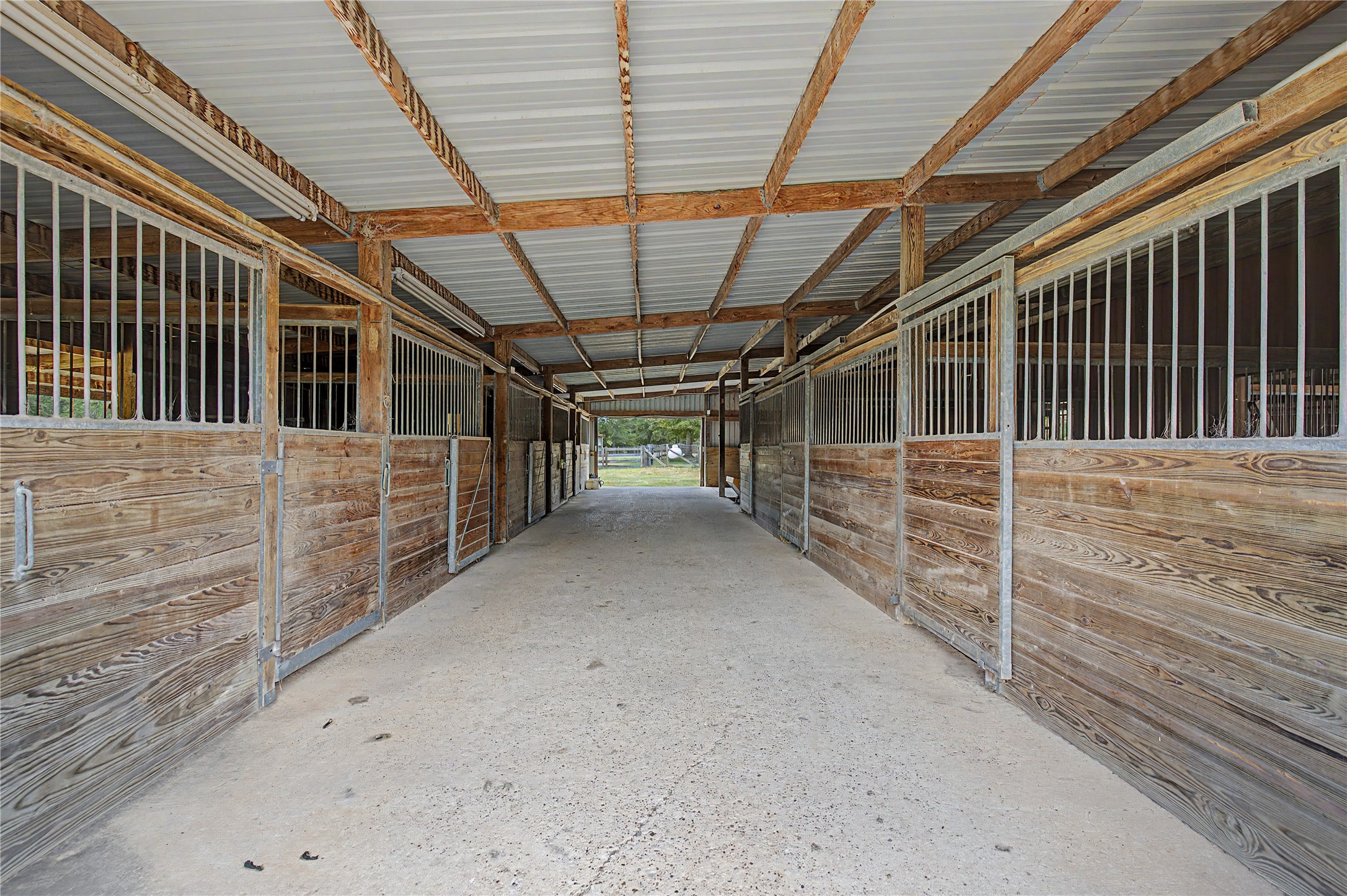 8988 County Line Road Property Photo 34