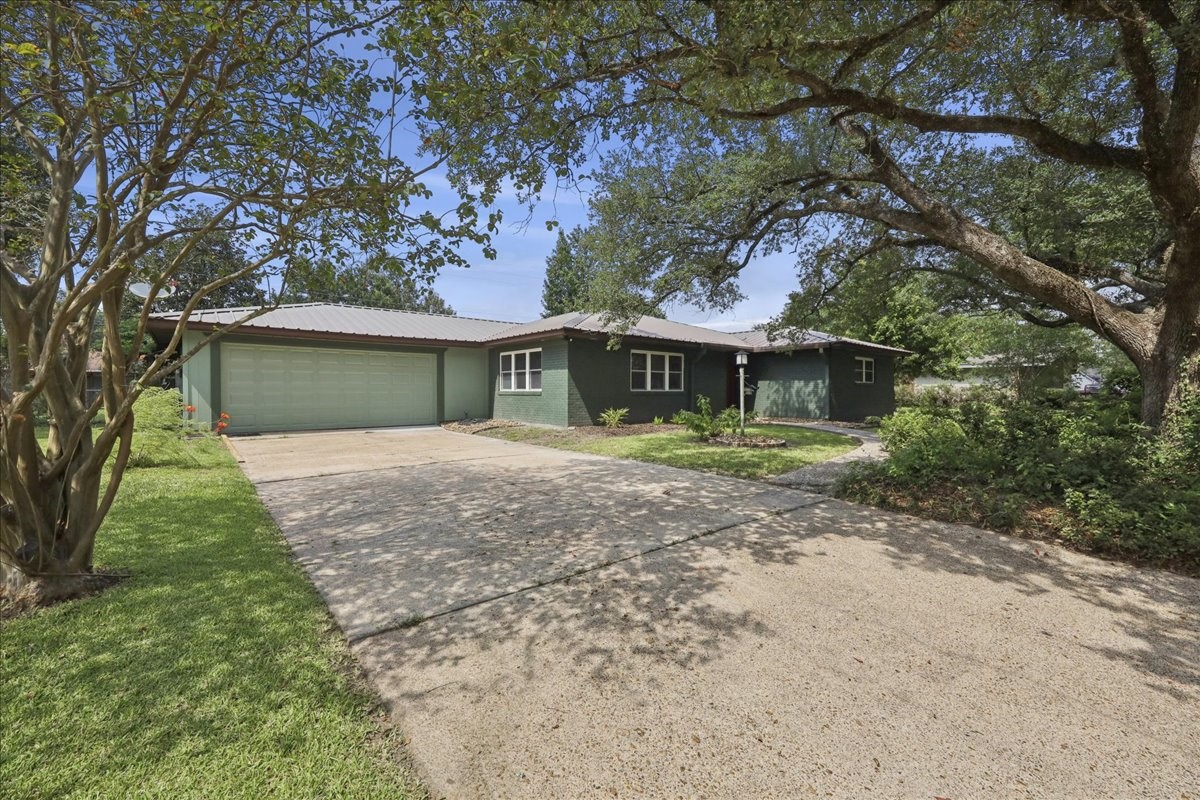 2140 Live Oak Road Property Photo 1